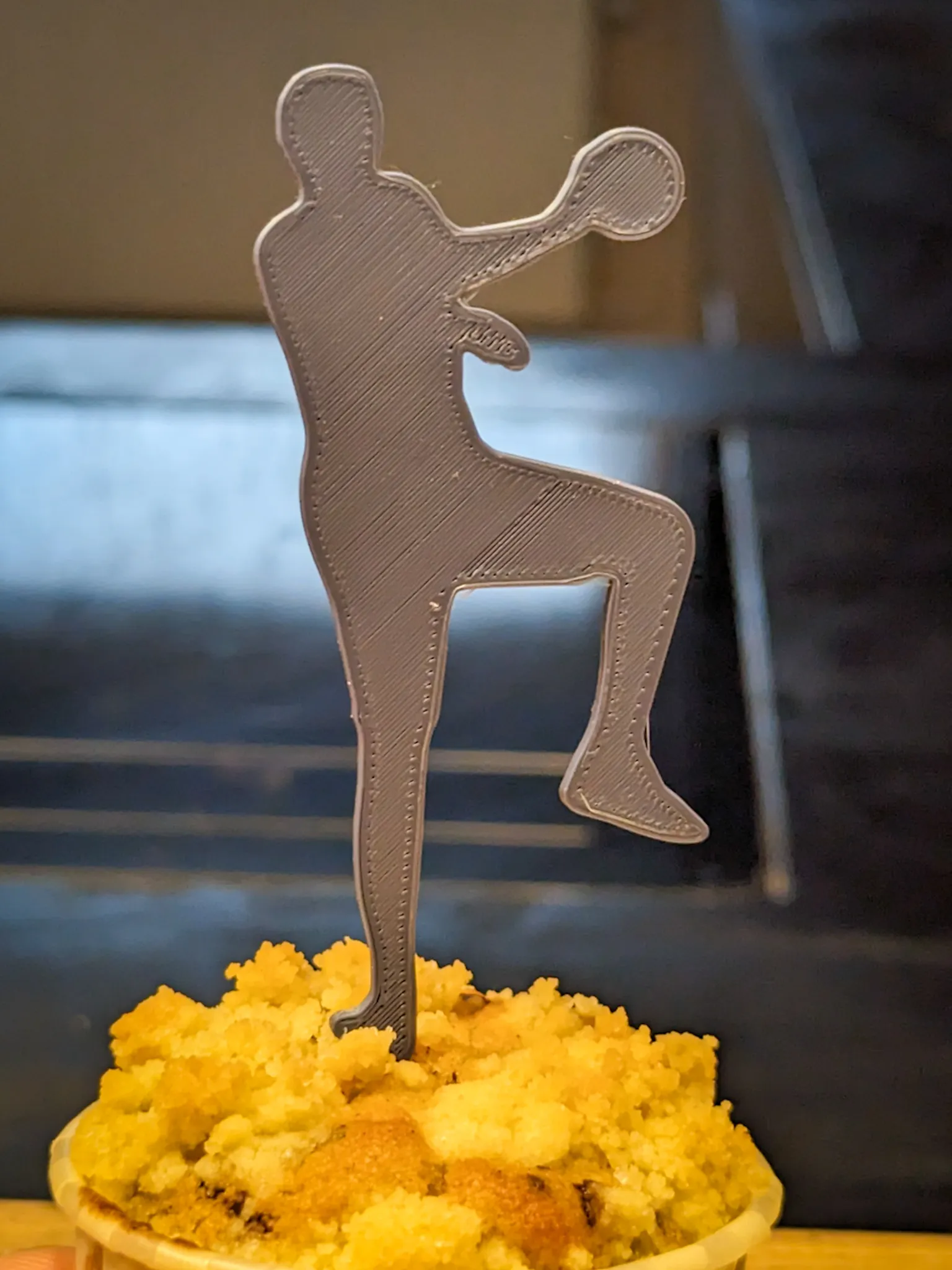 Silhouette người chơi bóng ném làm topper muffin