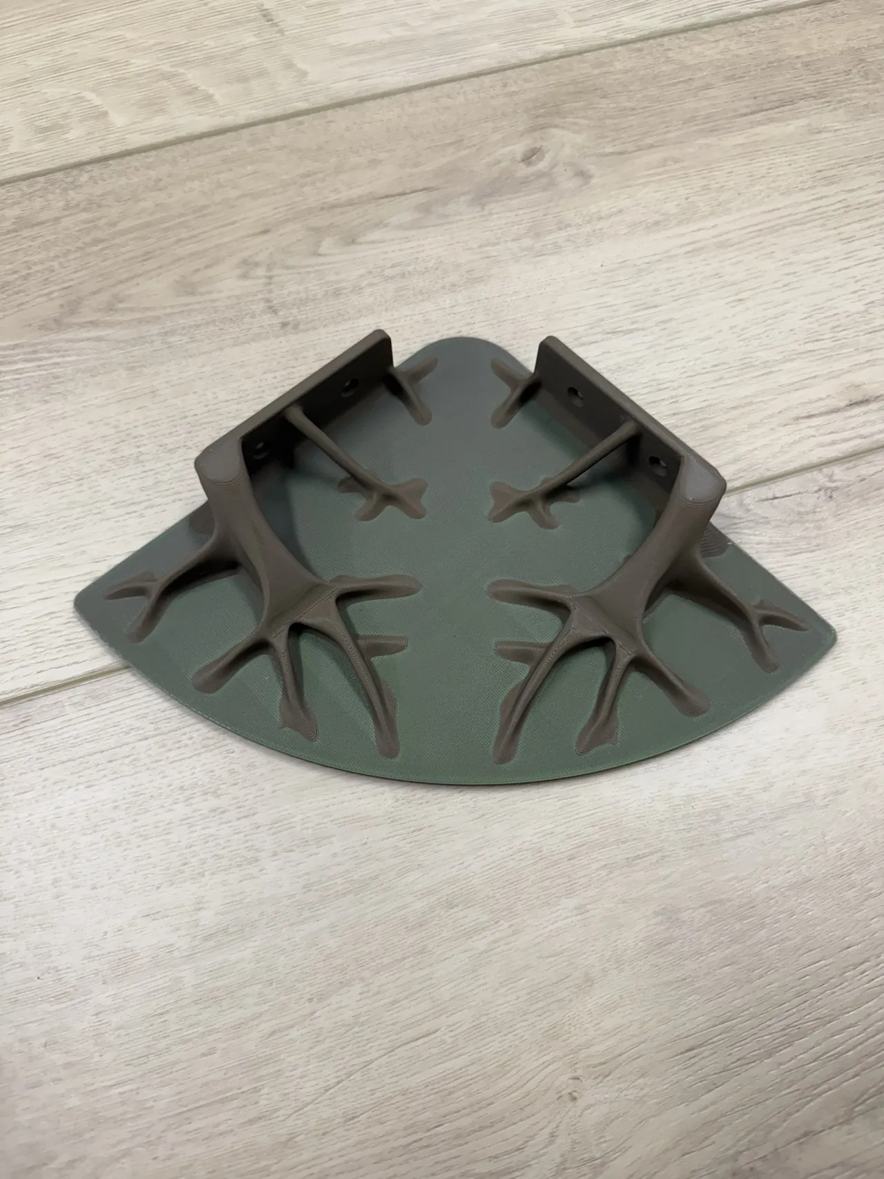 Rooted Shelf: Kệ Góc Vừa Vặn Cho Góc Tường Thực Tế