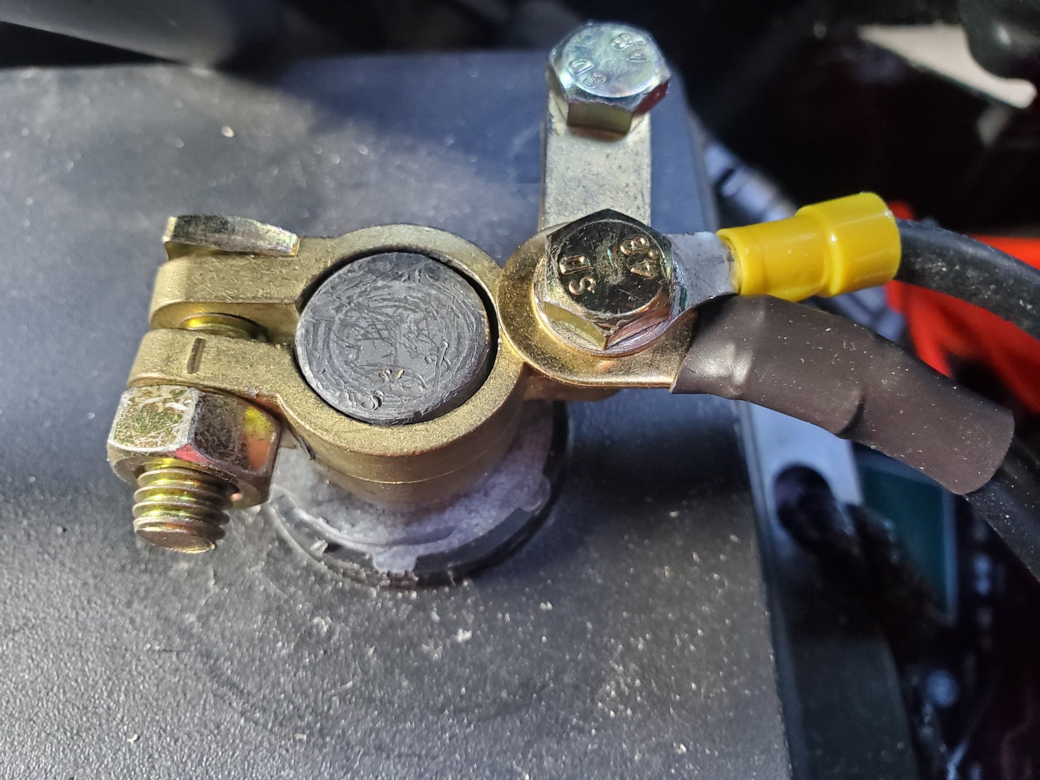 Nắp che cực bình ắc quy cho kẹp nghiêng