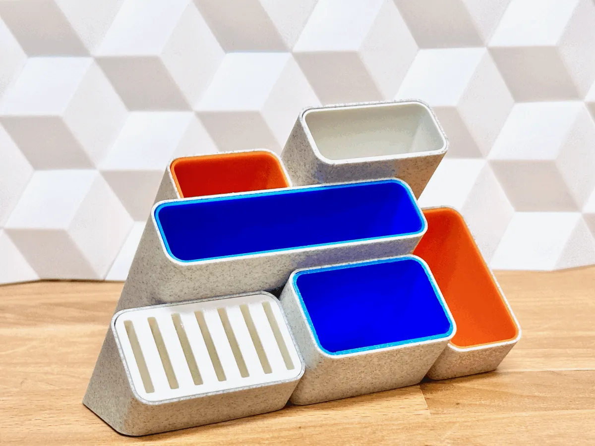 Kệ Tổ Chức Bàn Làm Việc Nghiêng (Tối Giản, Hiện Đại và Đầy Màu Sắc)