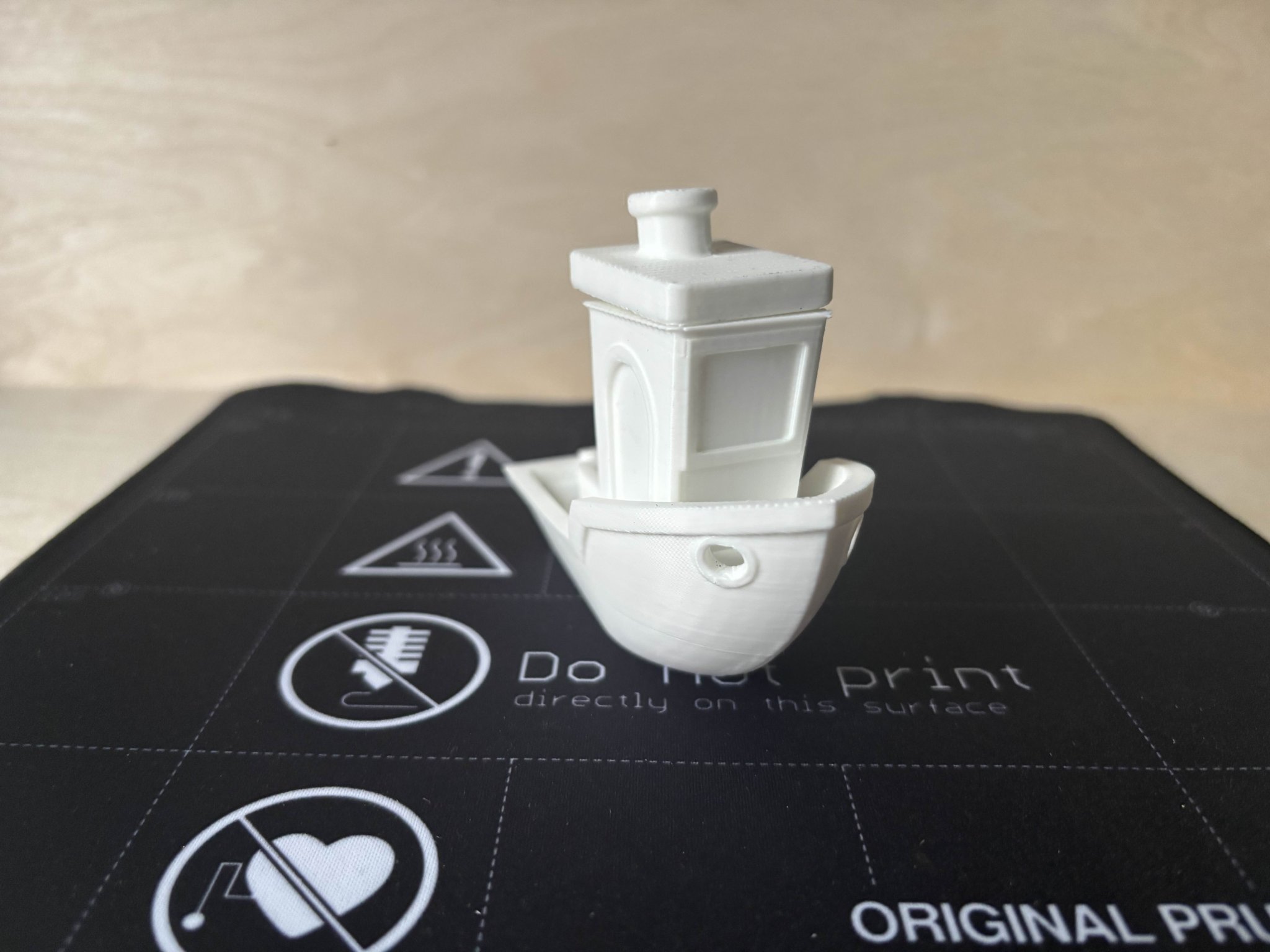 Hộp Bút Chì Benchy – Một Bản Remix Vui Nhộn Và Thực Tế!