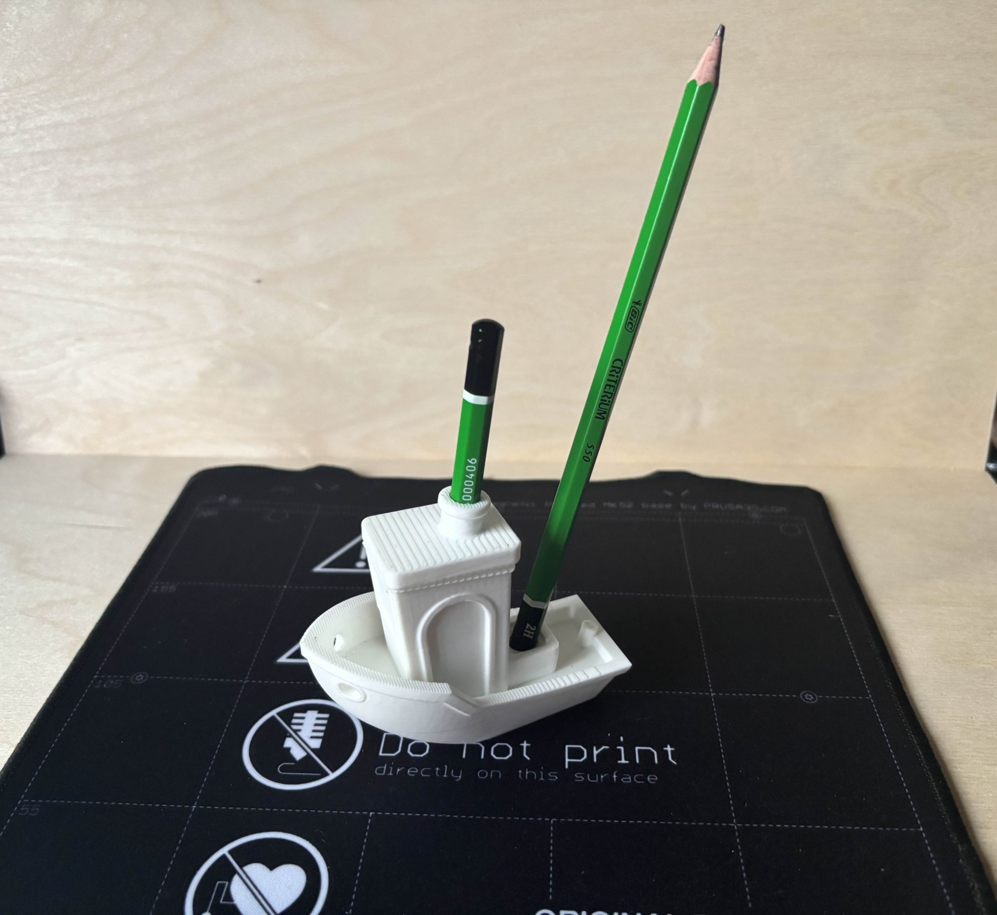 Hộp Bút Chì Benchy – Một Bản Remix Vui Nhộn Và Thực Tế!