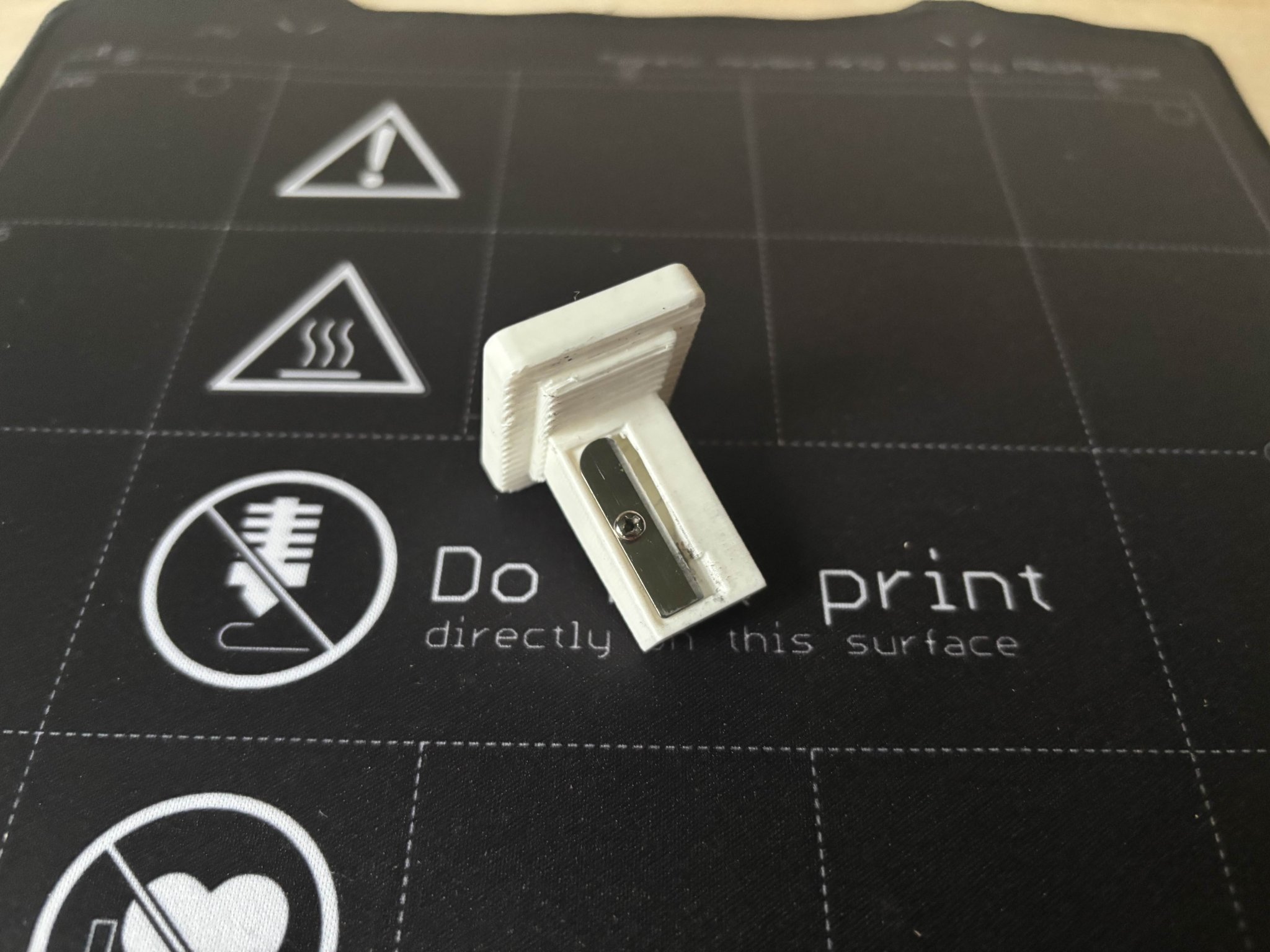 Hộp Bút Chì Benchy – Một Bản Remix Vui Nhộn Và Thực Tế!