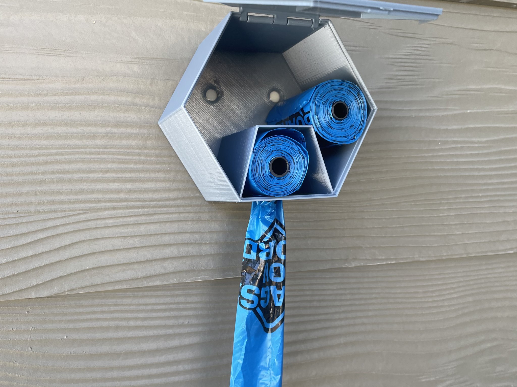 Hộp đựng túi phân chó treo tường