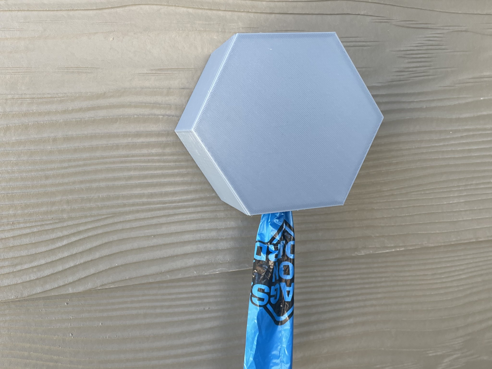 Hộp đựng túi phân chó treo tường