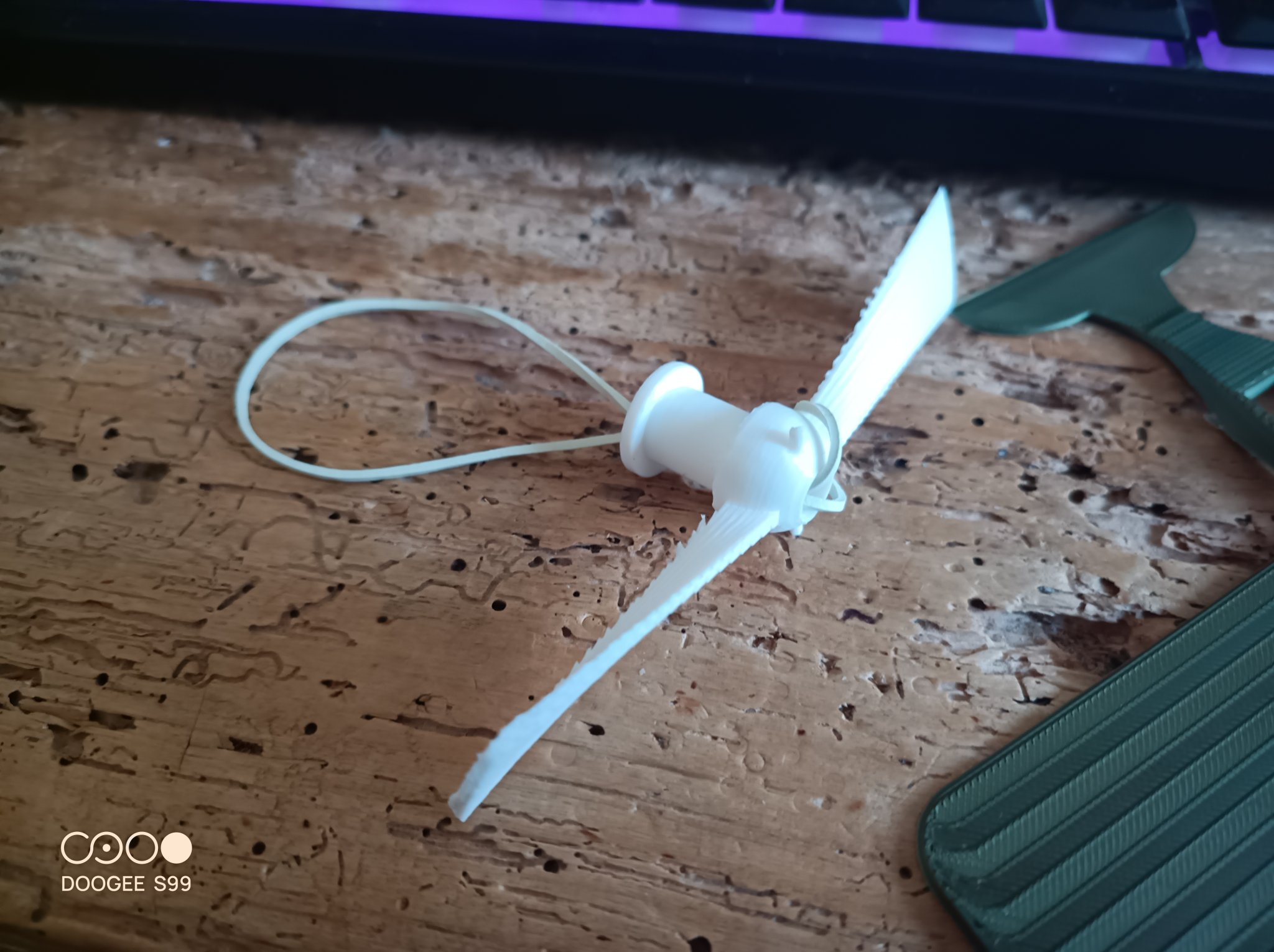 Mô hình máy bay cao su