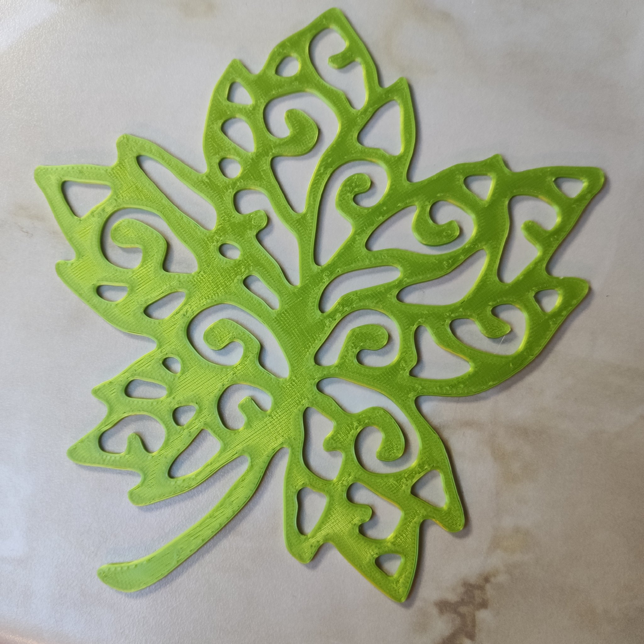 Lá mùa thu trang trí nội thất