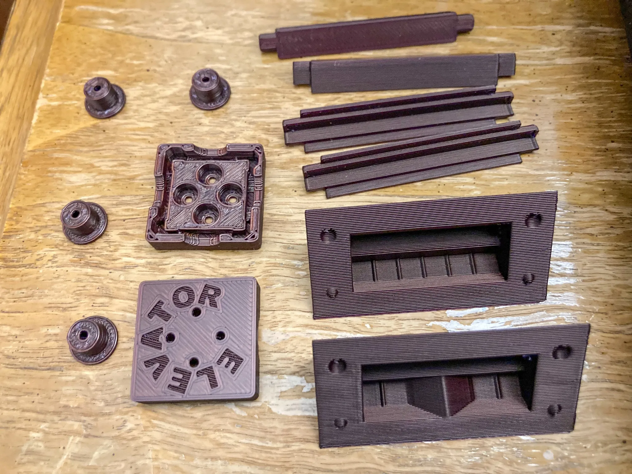 Thang máy ma quái - từ trường thú cưng bị mắc kẹt trong 4 clic...