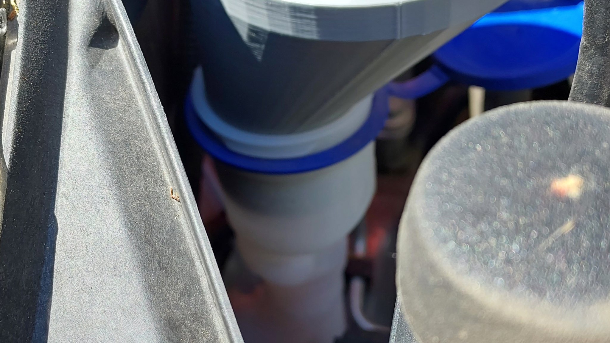 Phễu Đổ Nước Rửa Kính Xe Ford Puma 2020