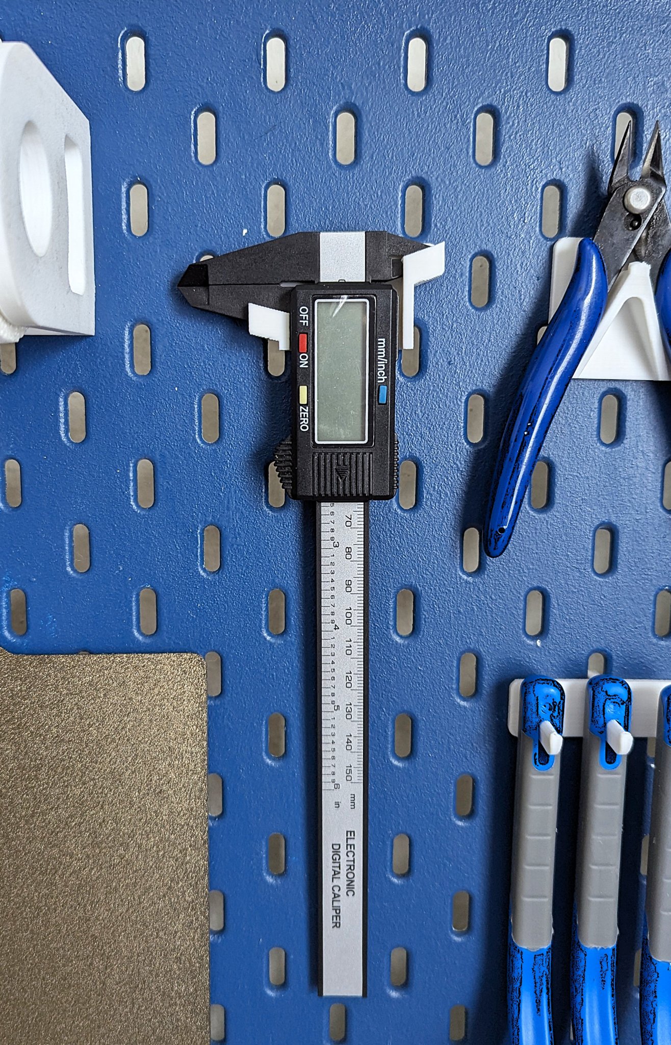 Kẹp Giữ Thước Kẹp Cho Bảng Skadis