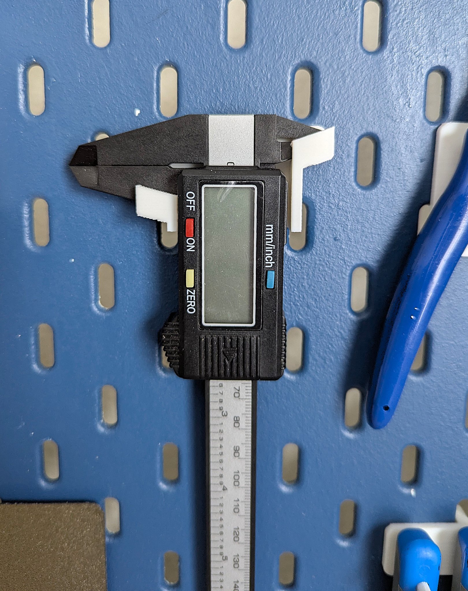 Kẹp Giữ Thước Kẹp Cho Bảng Skadis