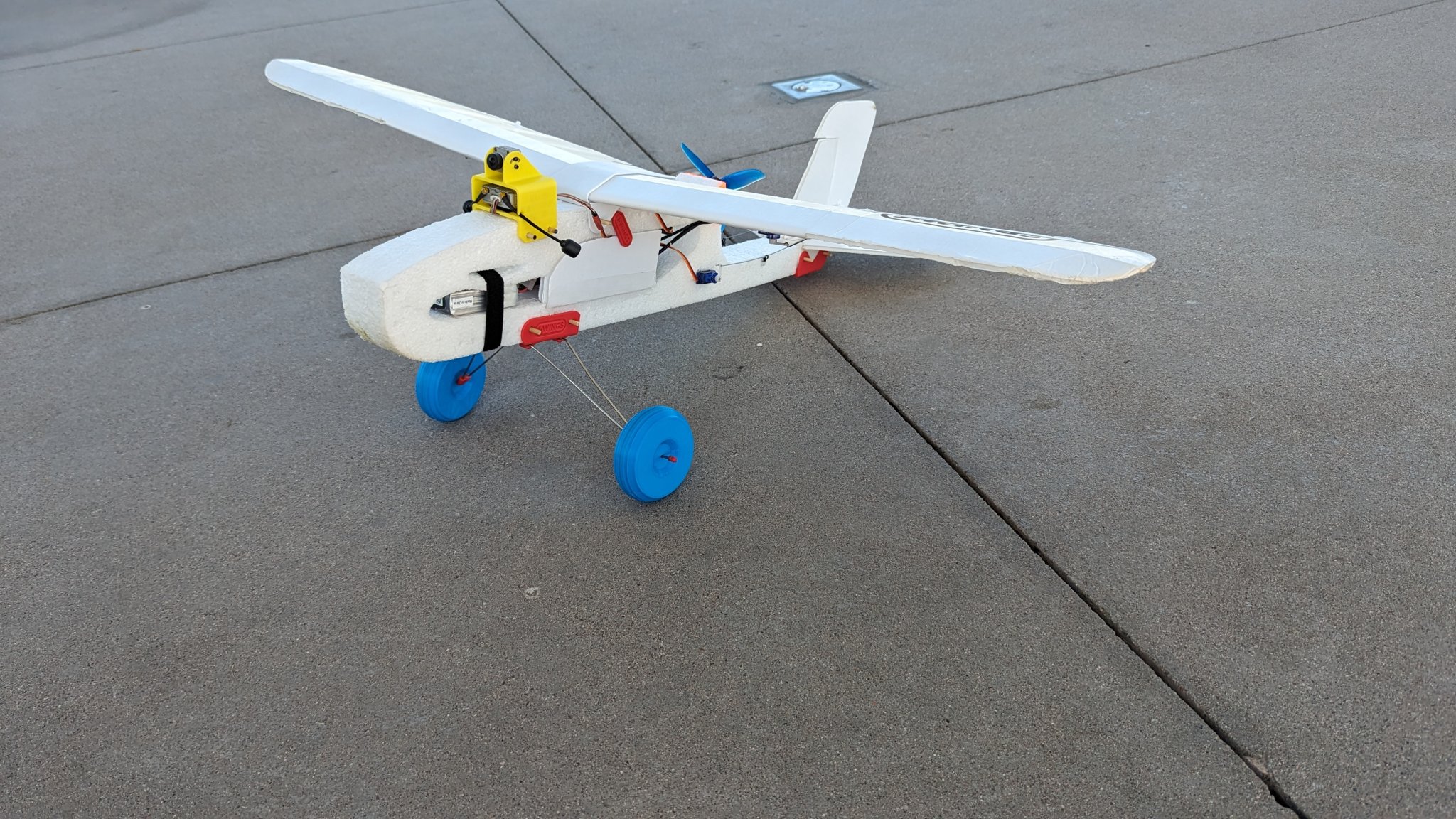 Bánh xe máy bay điều khiển từ xa J-Wings STEM Hawk