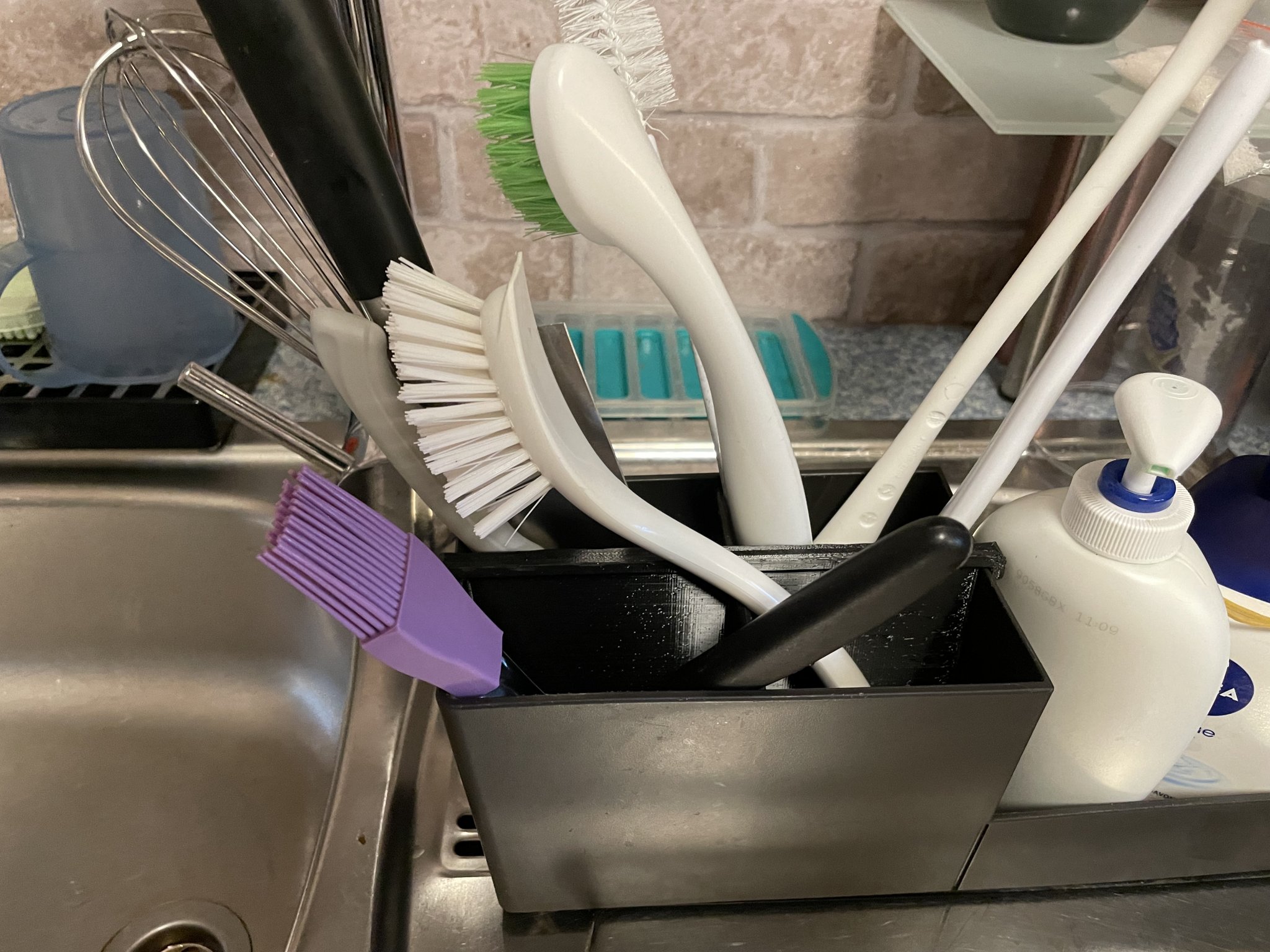 Giải pháp ngăn chặn dụng cụ bếp đổ khi phơi