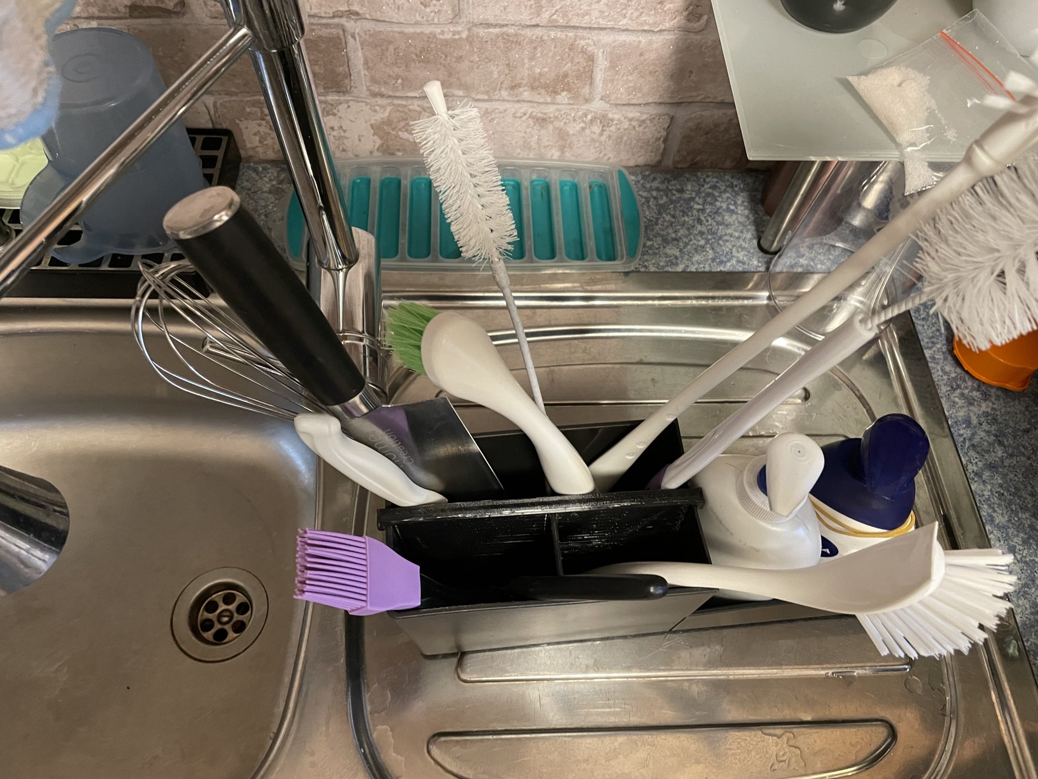 Giải pháp ngăn chặn dụng cụ bếp đổ khi phơi