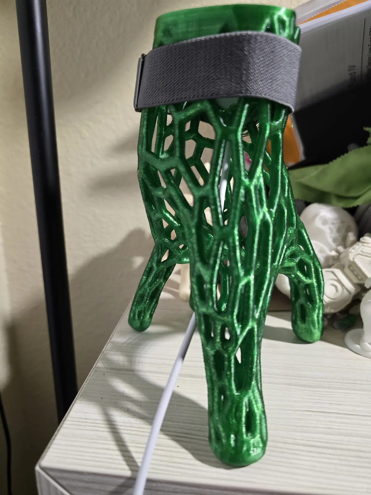 Khuôn Sạc Pixel Watch 3 / 2 Kiểu Tay Voronoi