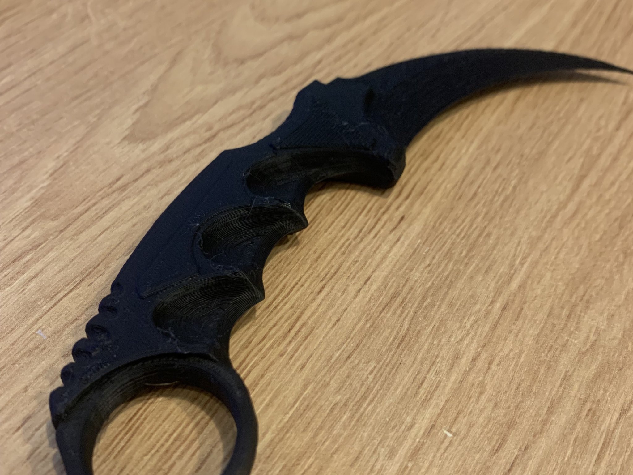 Dao karambit chi tiết với thiết kế tinh xảo