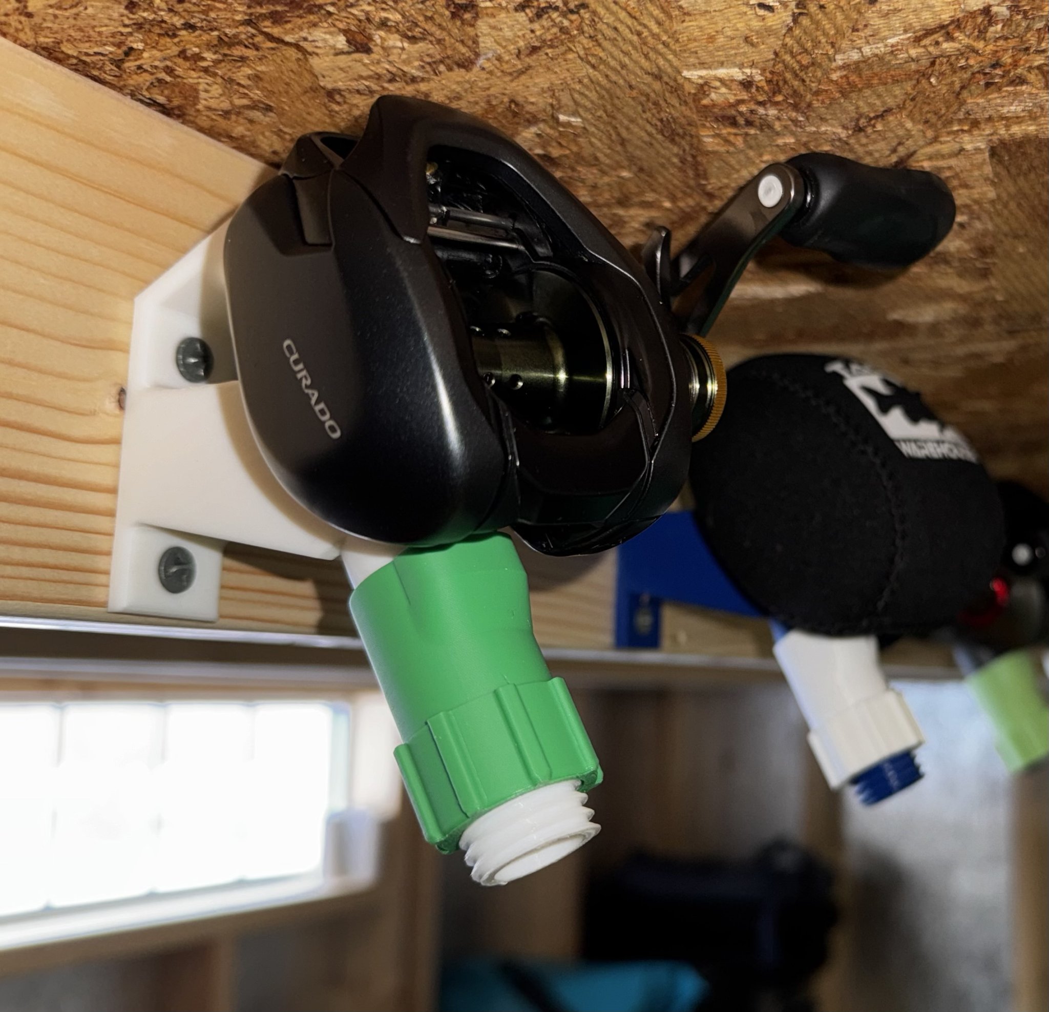 Giá Đỡ Cuộn Dây Câu Treo Tường