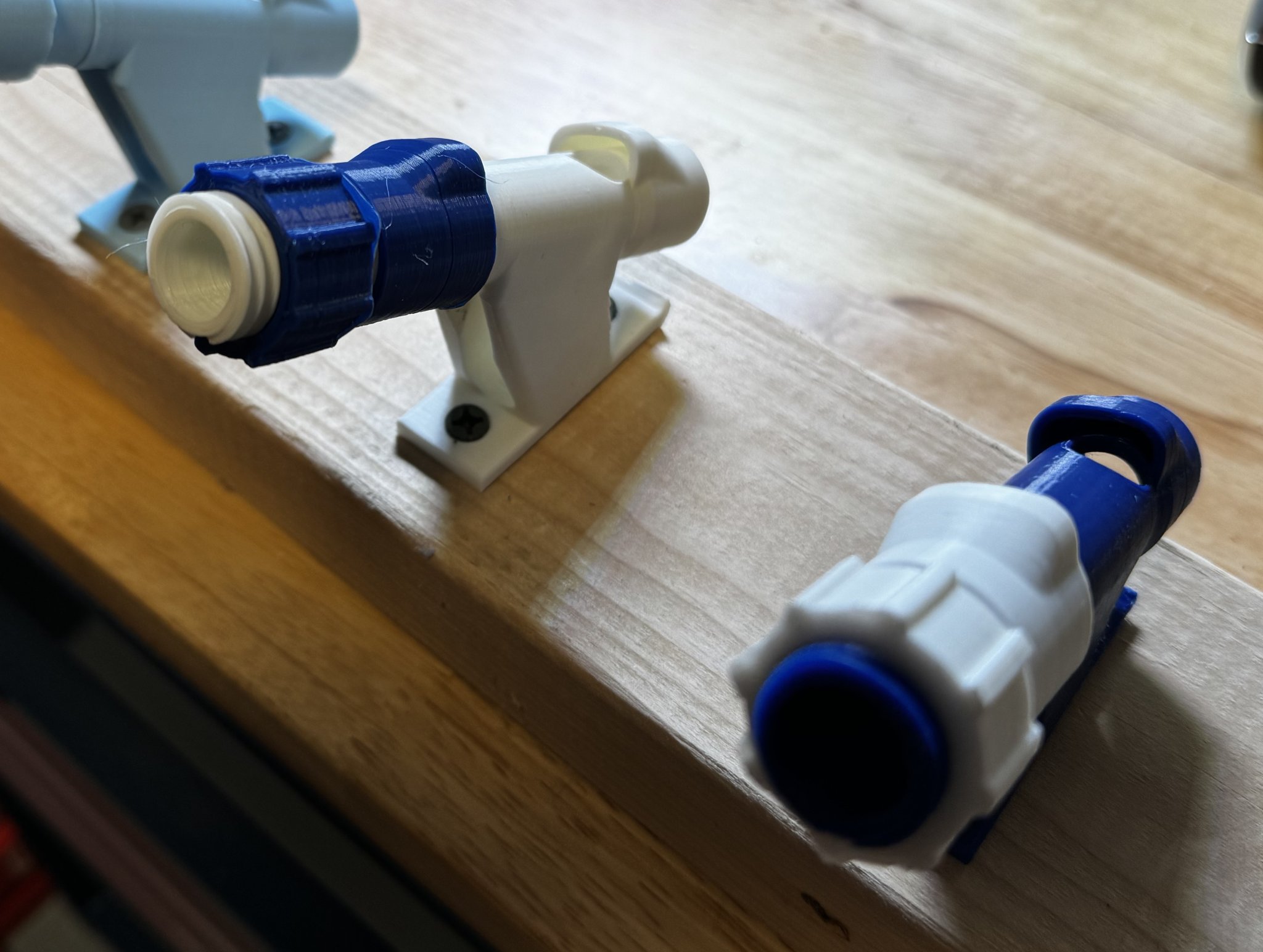 Giá Đỡ Cuộn Dây Câu Treo Tường