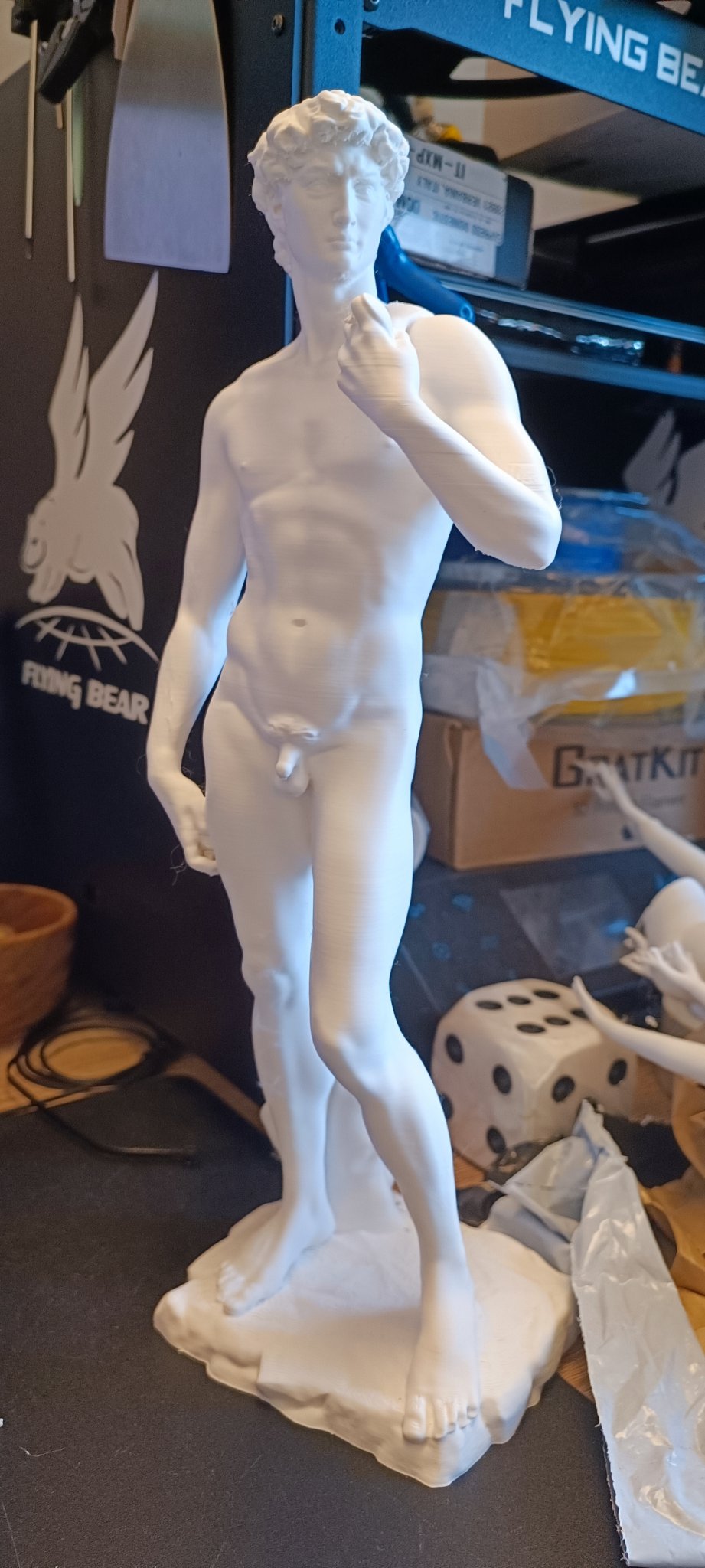 Tượng David của Michelangelo với đế cột Ionic