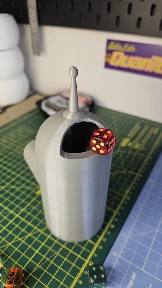 Tháp đổ xúc xắc Bender Bot