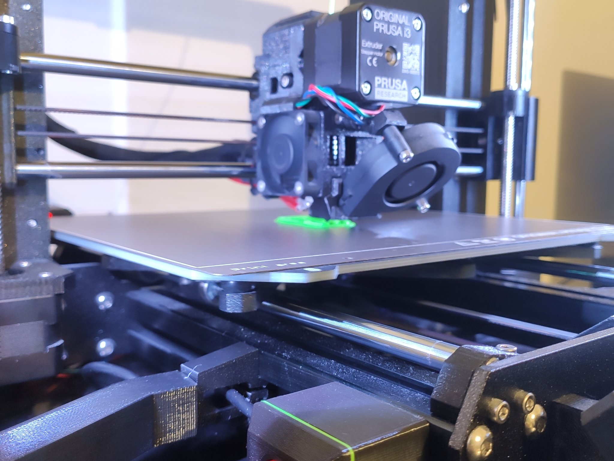 Vỏ bảo vệ WeMos D1 Mini với nút bấm gắn trên thanh nhôm 3030