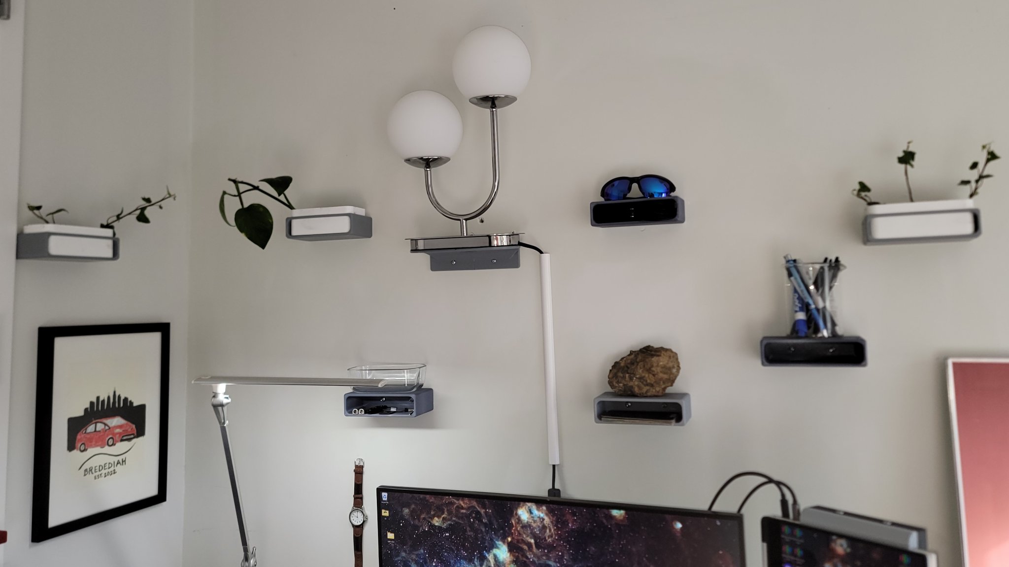 Giá treo tường đa năng cho bàn làm việc