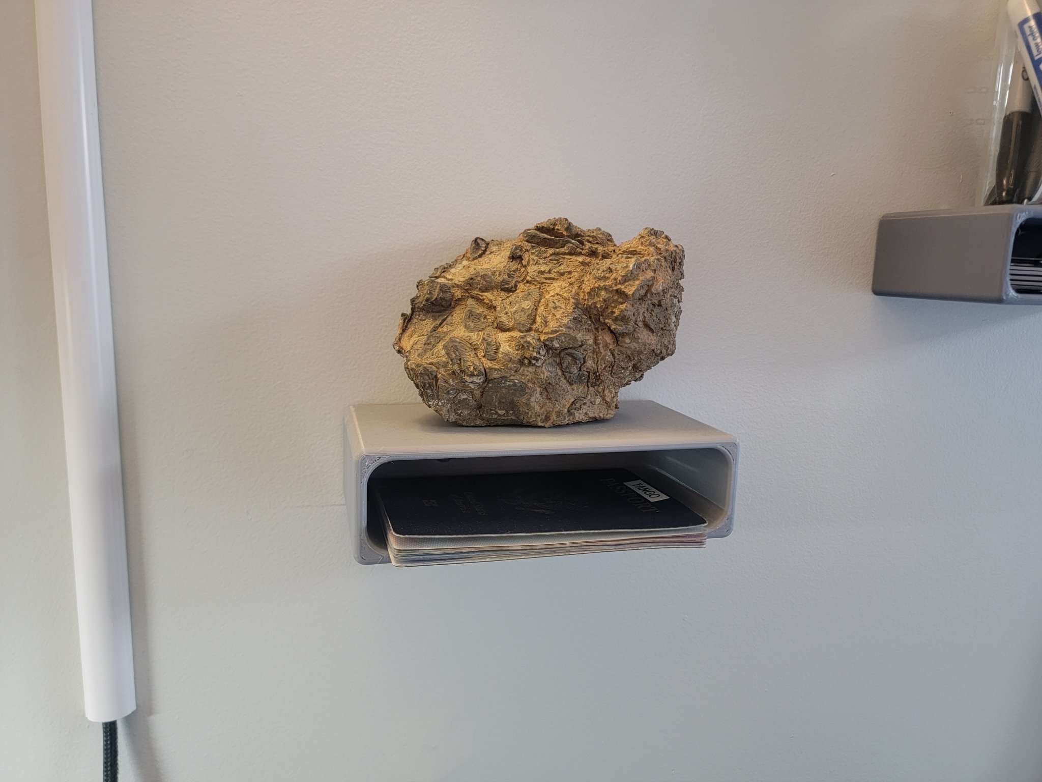 Giá treo tường đa năng cho bàn làm việc