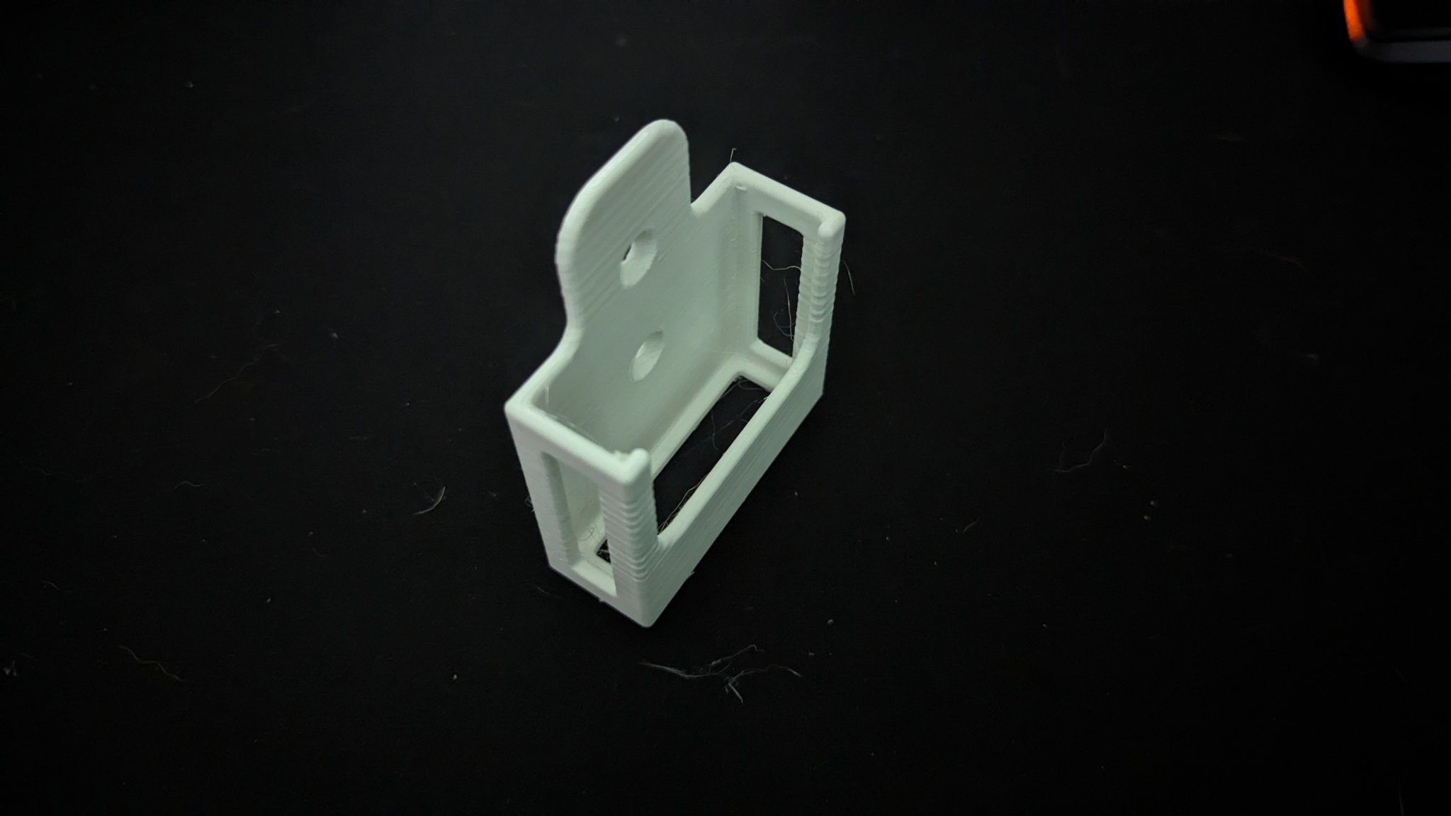 Giá đỡ điều khiển từ xa Panasonic YKR-H/101E treo tường