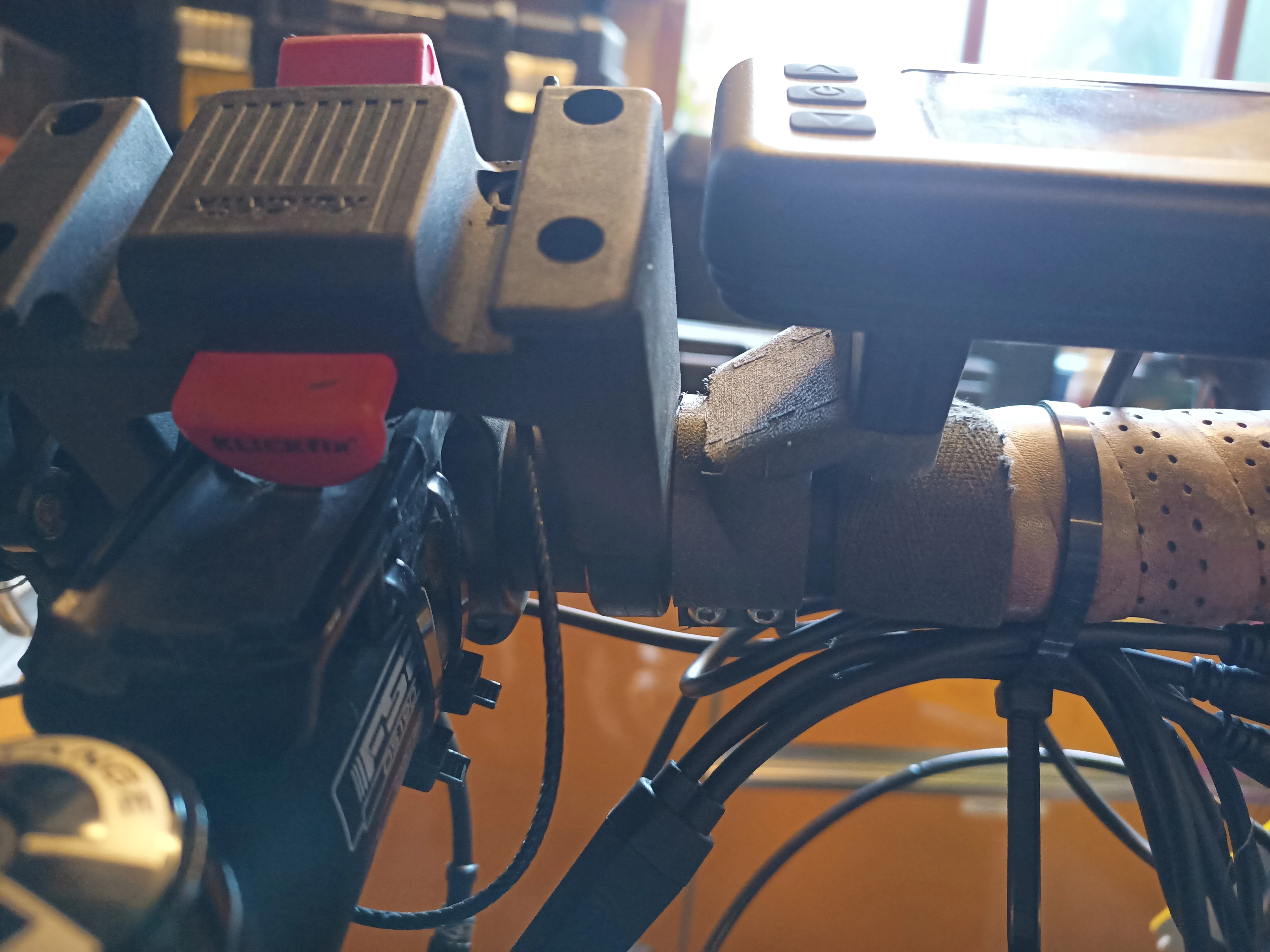 Bộ chuyển đổi LCD cho tay lái xe đạp điện 22mm đến 35mm