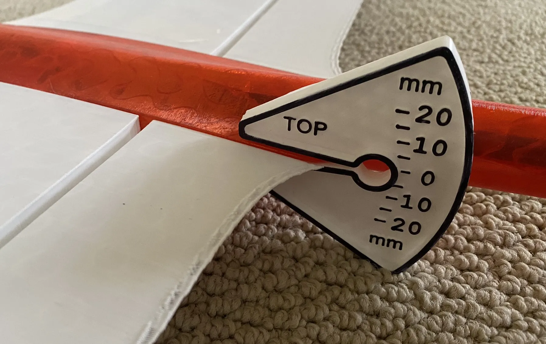 Thước đo độ lệch bề mặt điều khiển cho máy bay lượn