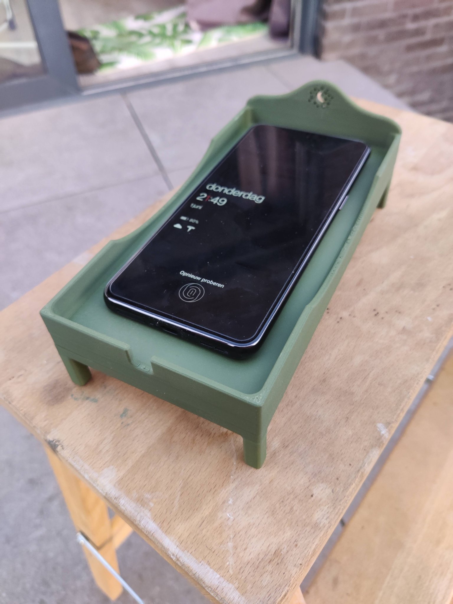 Giá đỡ điện thoại thông minh tích hợp giường ngủ