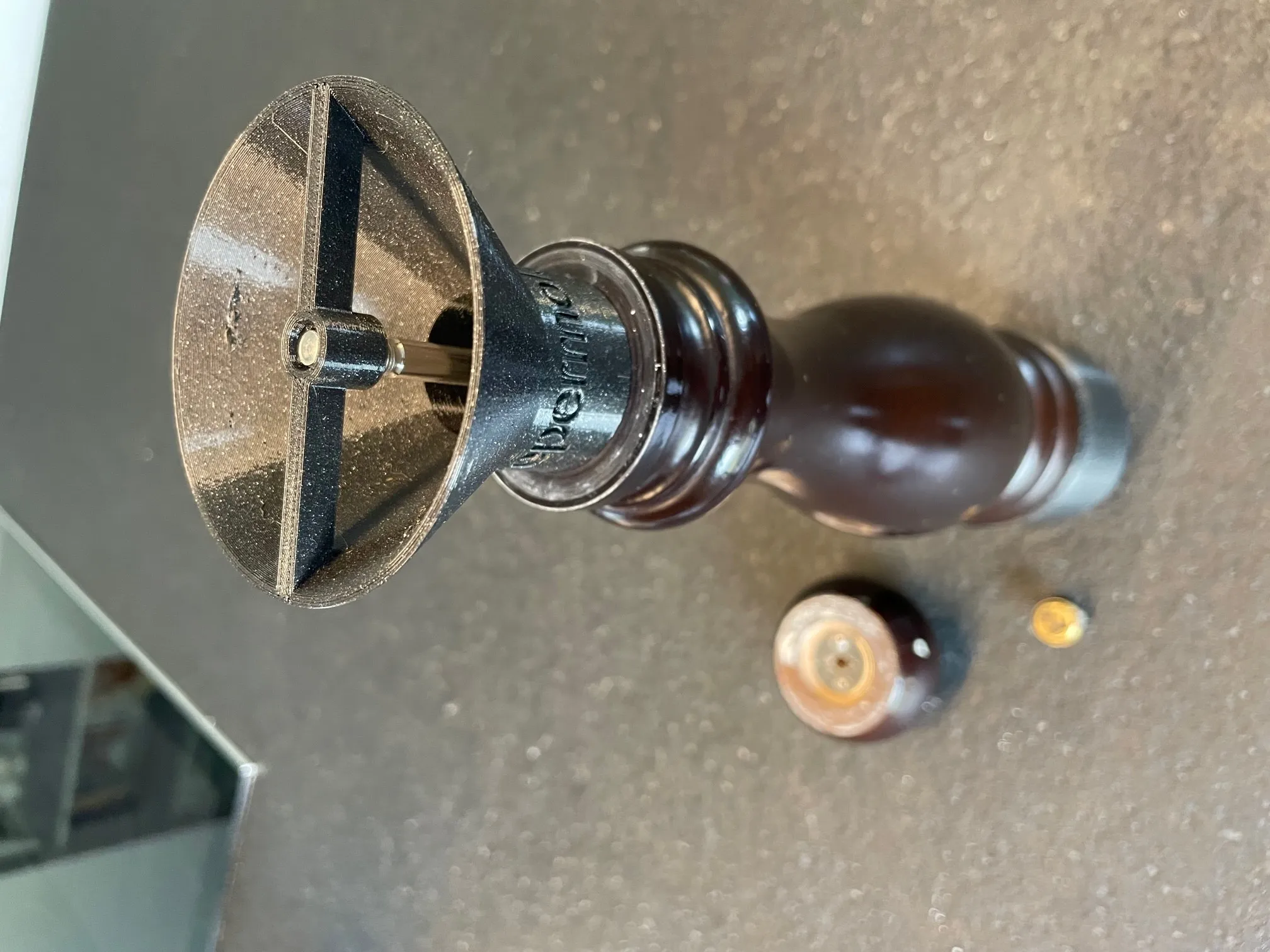 Công cụ đổ đầy hạt tiêu cho máy xay Peugot