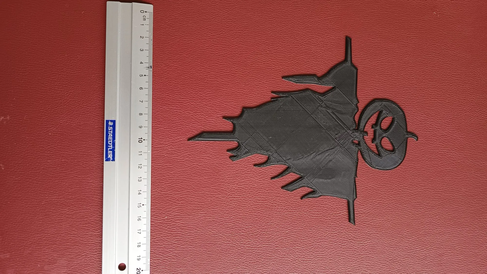 Trang trí cửa sổ Halloween với hình bóng đáng sợ