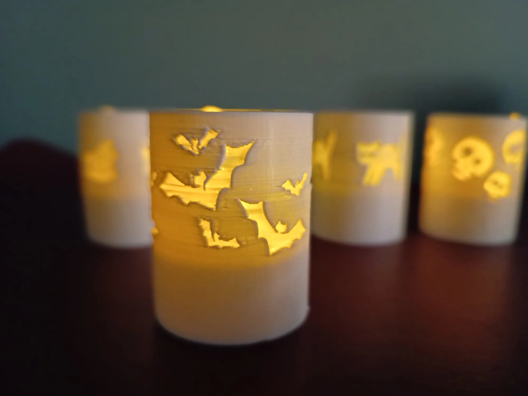 Bộ 4 giá đỡ nến Halloween hình ma, mèo, dơi và đầu lâu