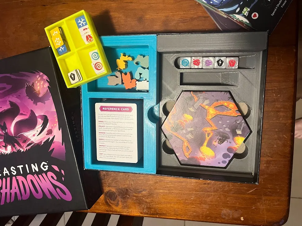 Hộp tổ chức trò chơi Casting Shadows cho 6 người chơi