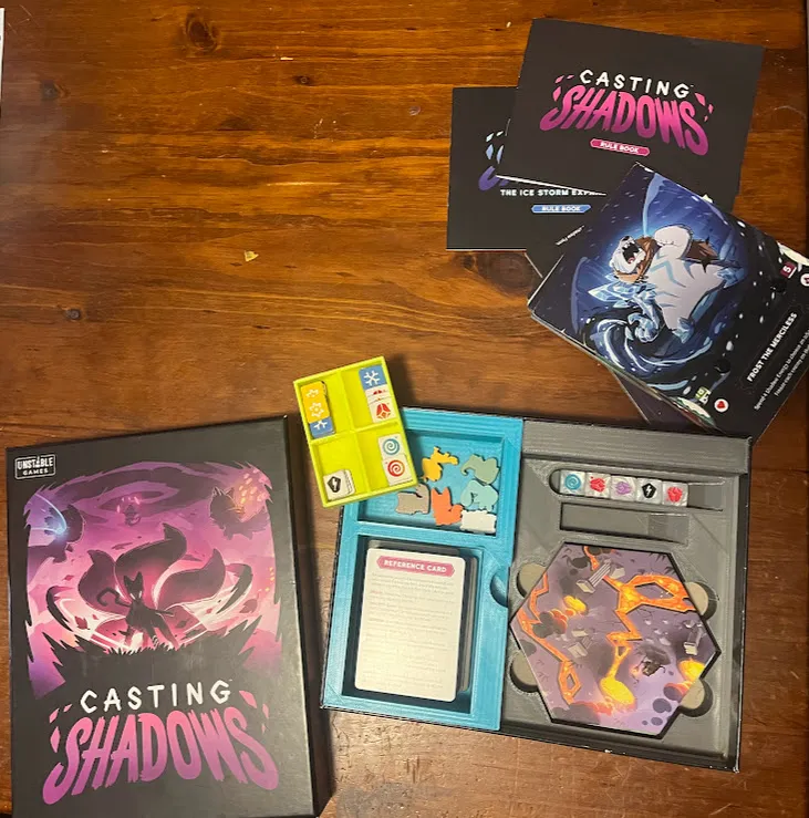 Hộp tổ chức trò chơi Casting Shadows cho 6 người chơi