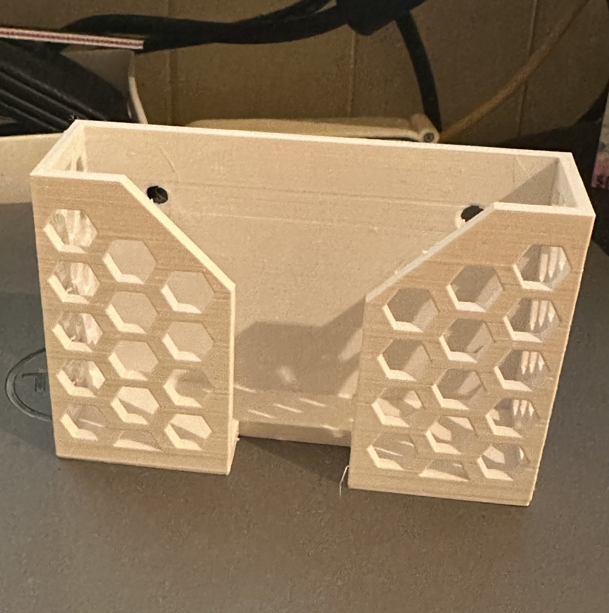 Giá đỡ điện thoại treo tường có lỗ vít