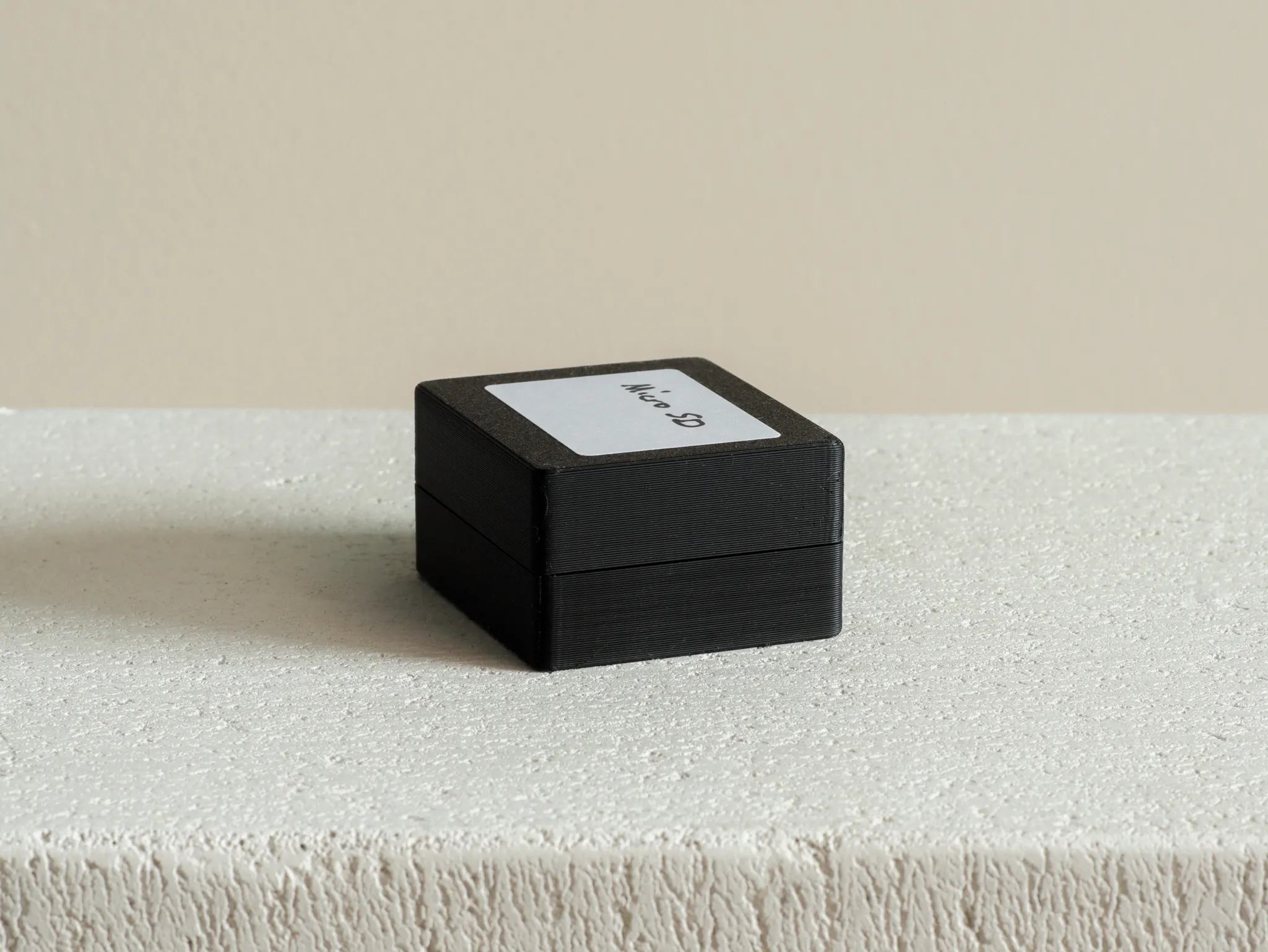 Hộp đựng thẻ Micro SD với 6 khe cắm