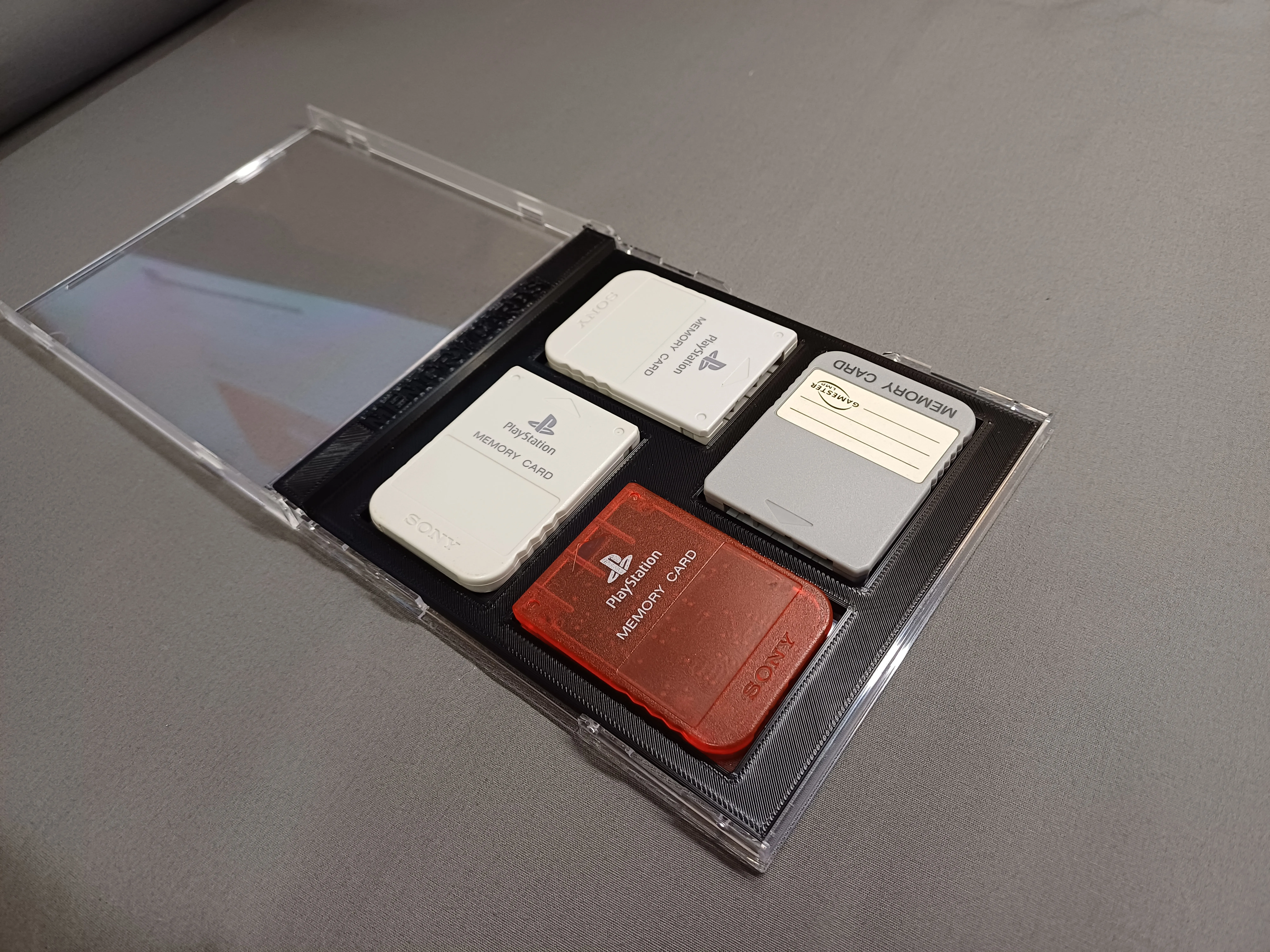 Hộp lưu trữ thẻ nhớ Playstation 1 và 2