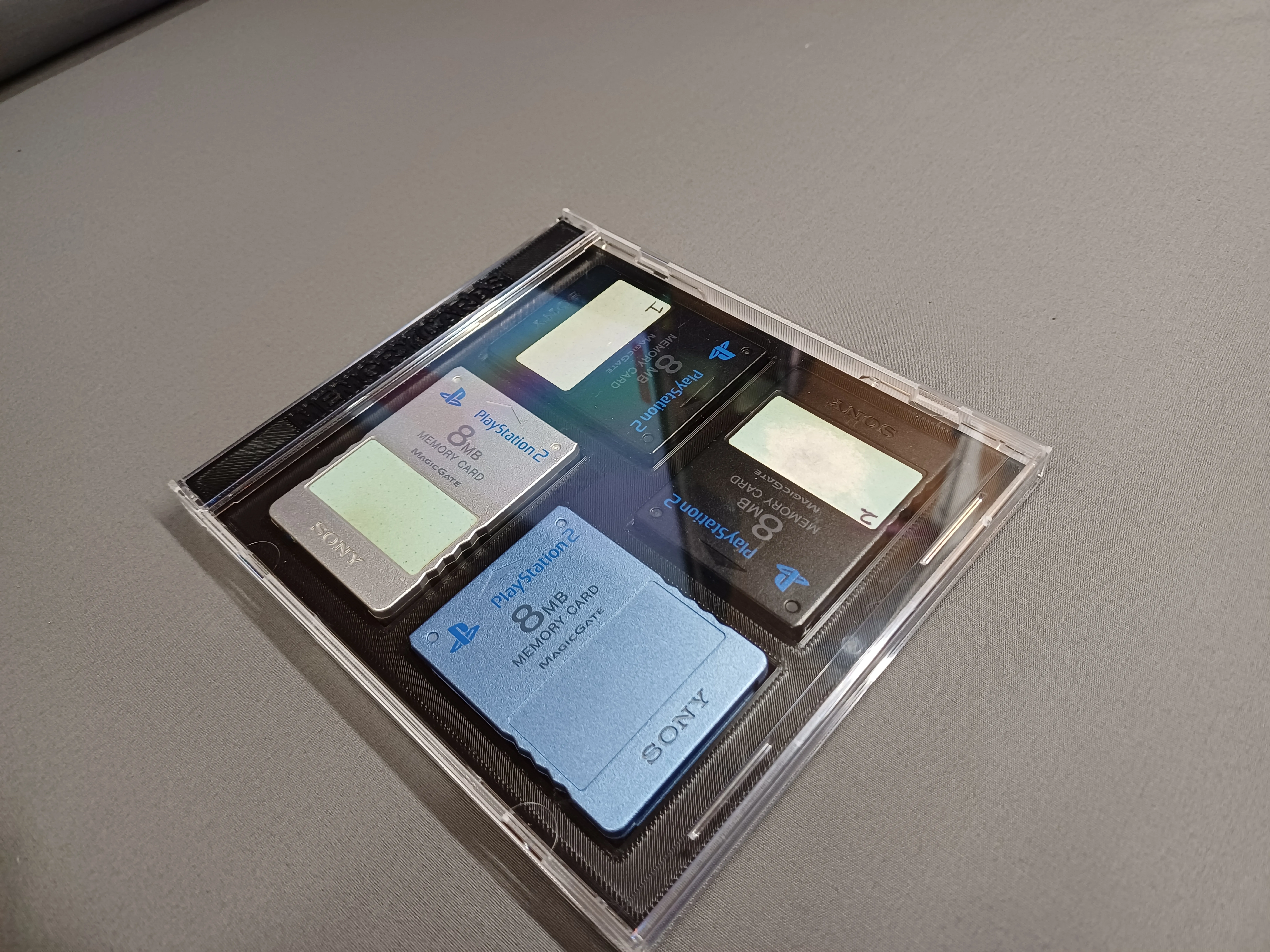 Hộp lưu trữ thẻ nhớ Playstation 1 và 2
