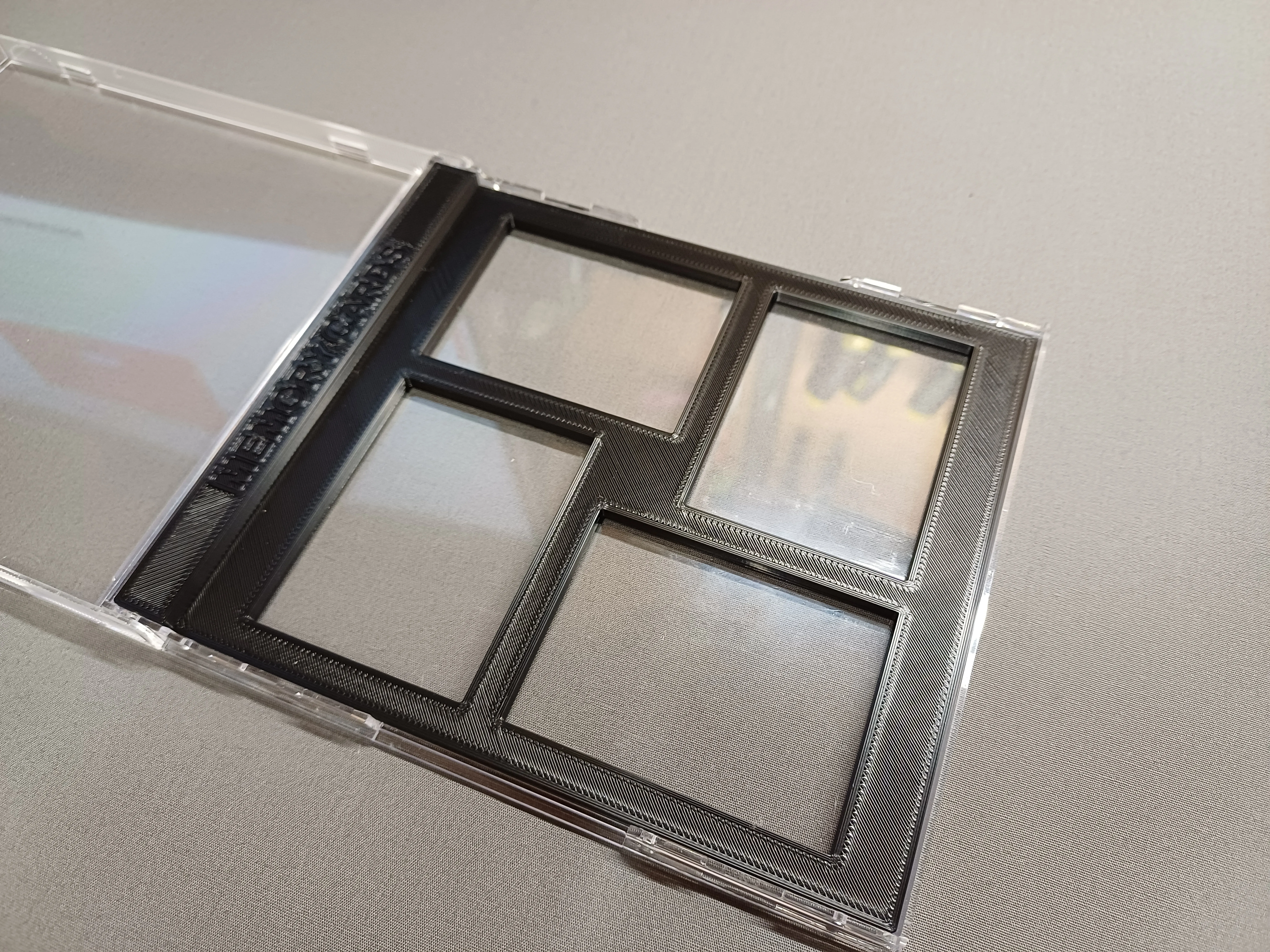 Hộp lưu trữ thẻ nhớ Playstation 1 và 2