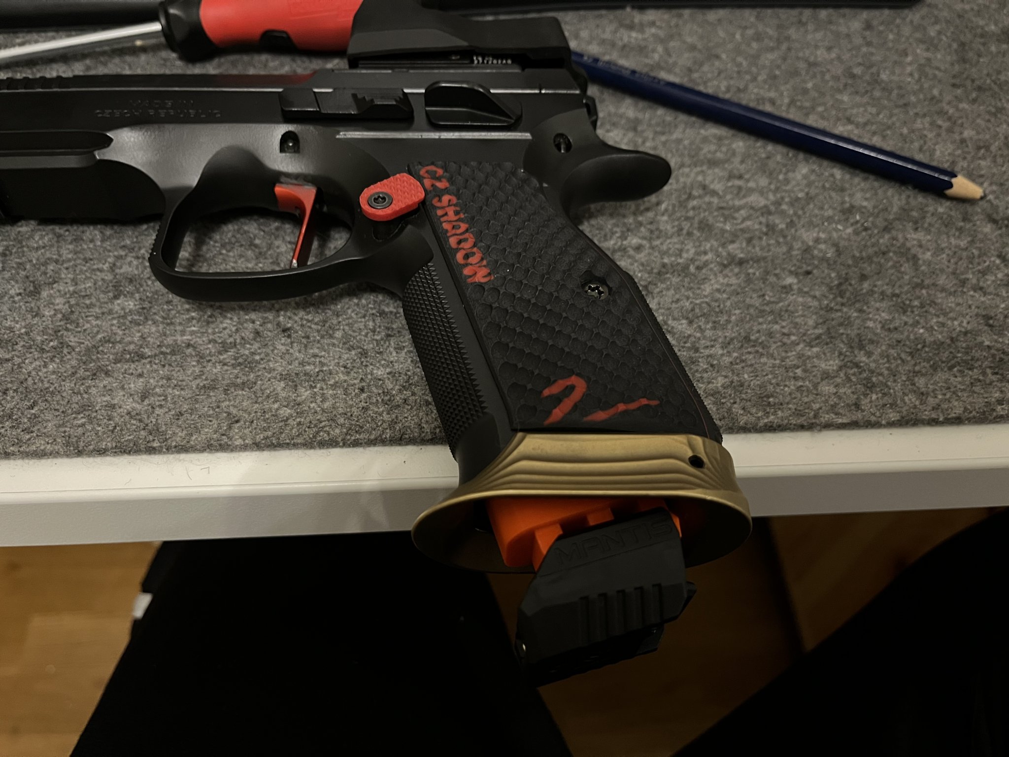 Đế magazine CZ75 Shadow 1/2 với ray picatinny cho Mantis