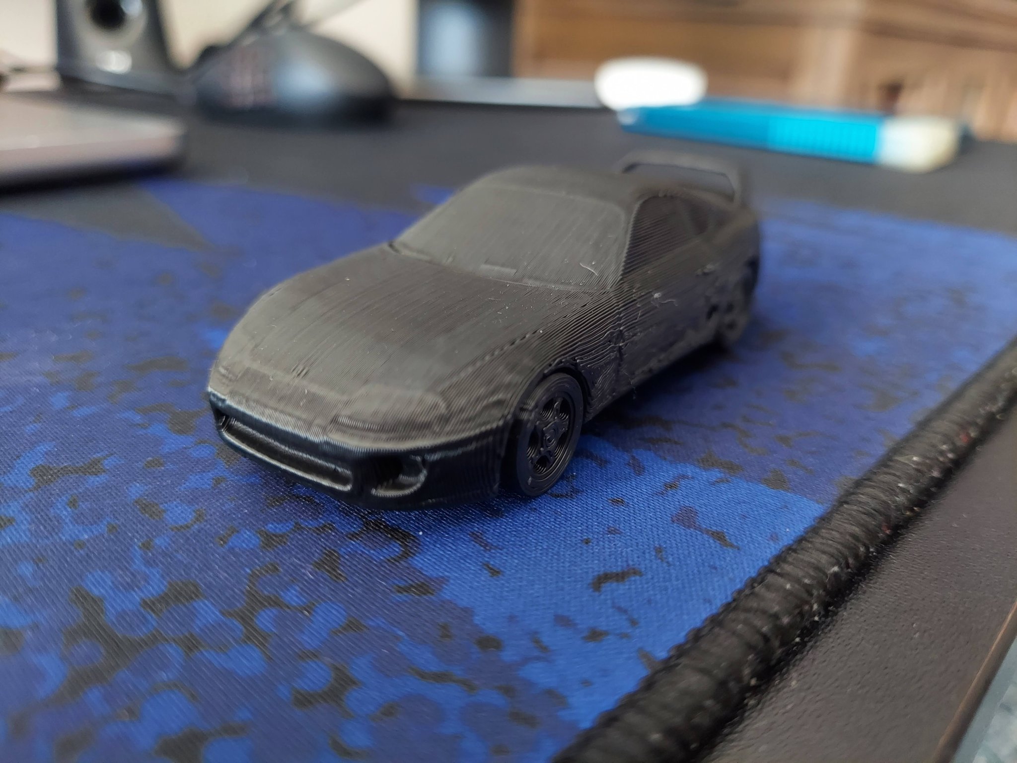 Toyota Supra MK4 với bánh xe di chuyển in tại chỗ