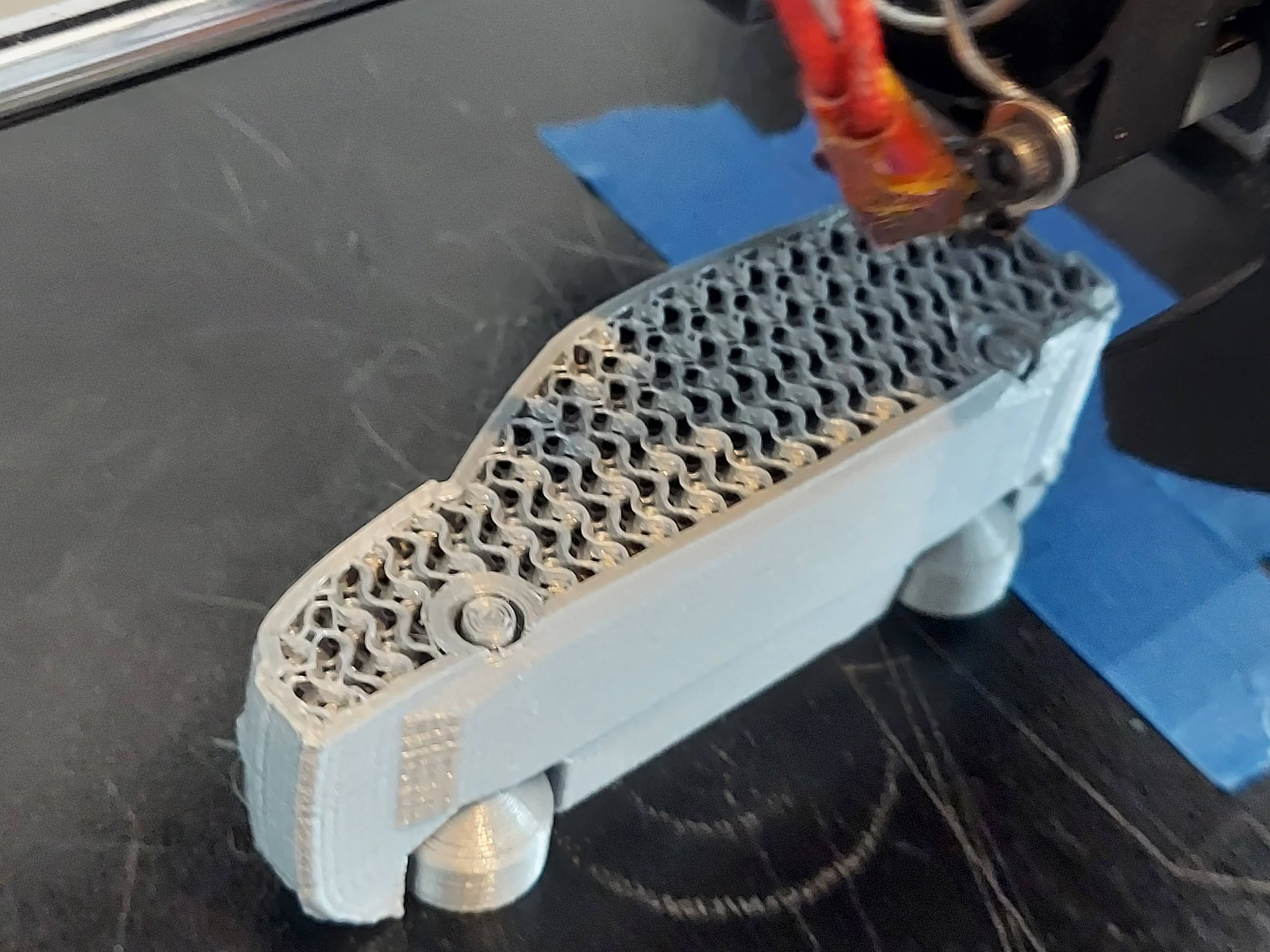 Mô hình VW GTI in ngang với bánh xe chuyển động