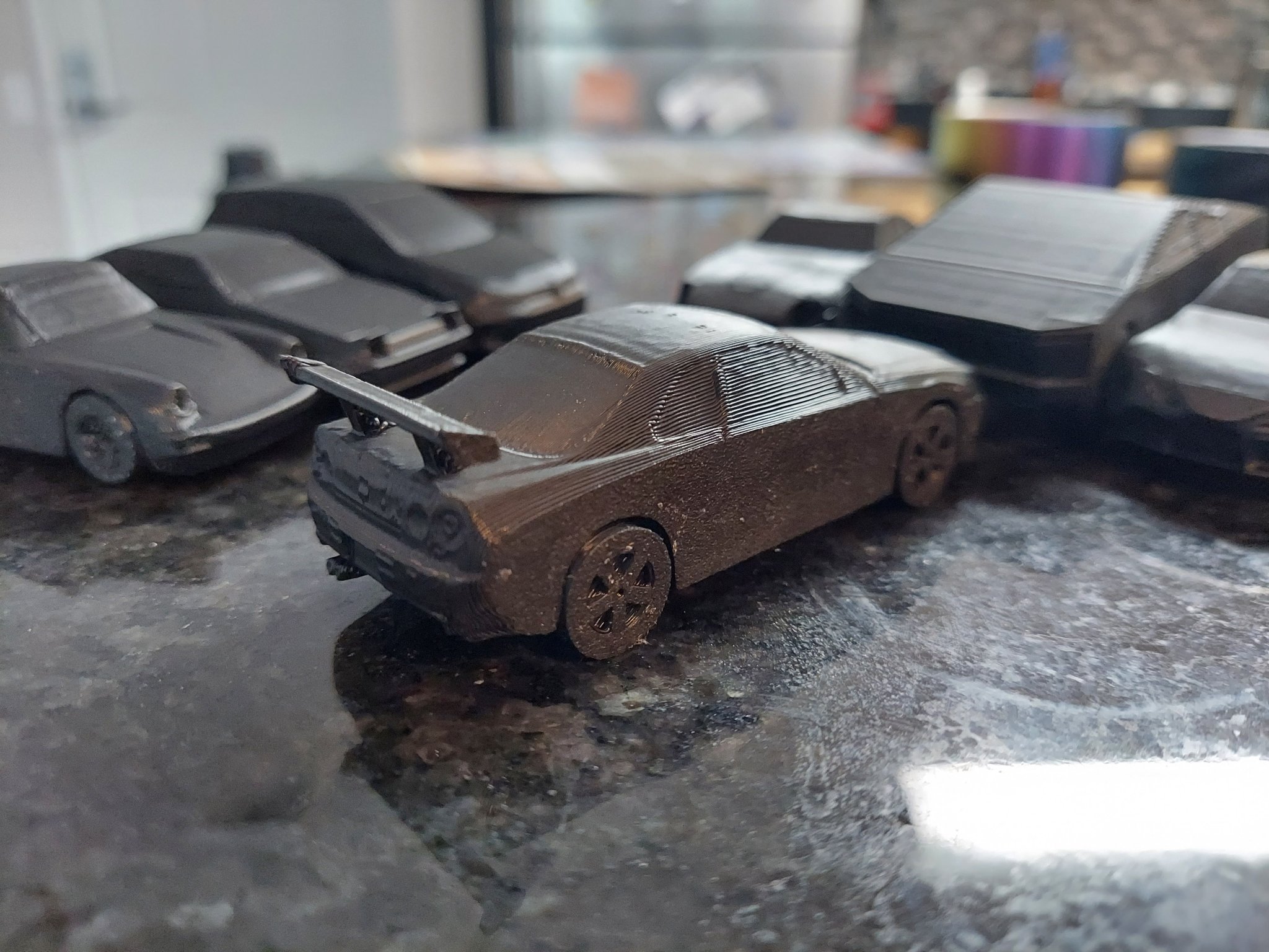 Nissan Skyline GTR với bánh xe di chuyển in sẵn