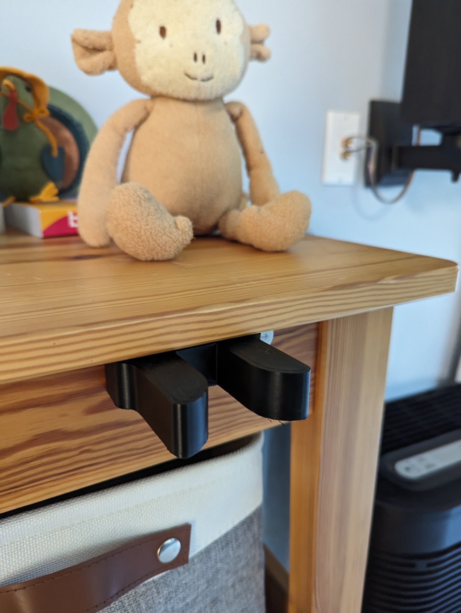 Công tắc cho cổng trượt sử dụng băng dính Command 3M