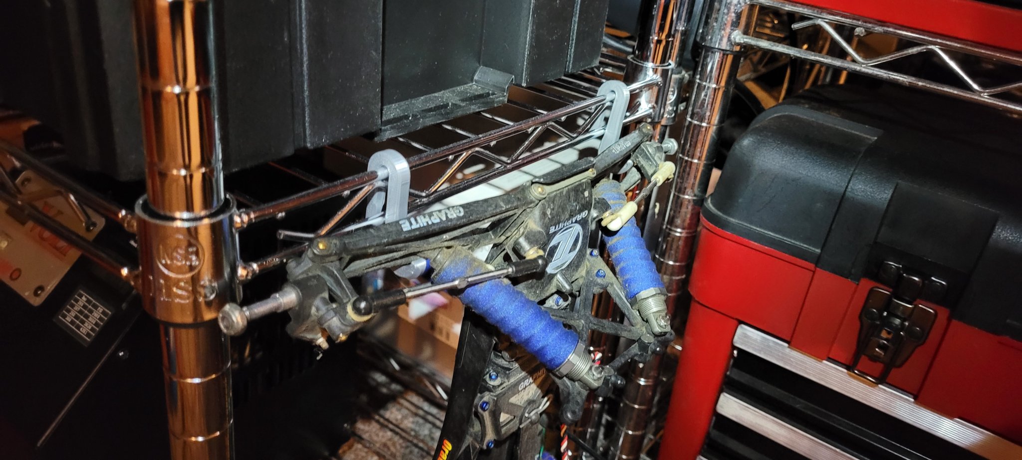 Móc treo kệ dây cho ô tô điều khiển từ xa