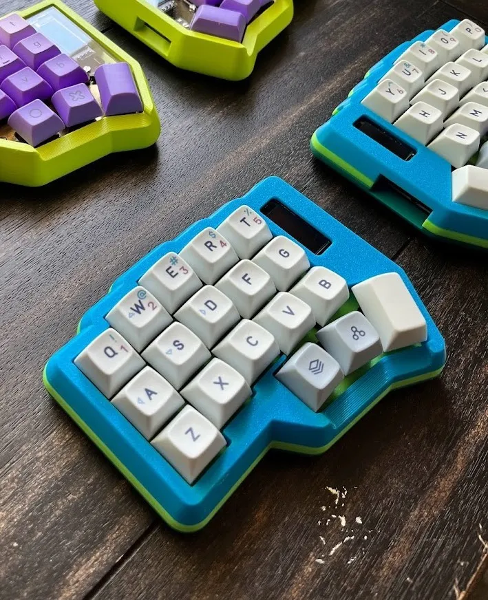 Vỏ bàn phím Corne High Profile với đế tích hợp