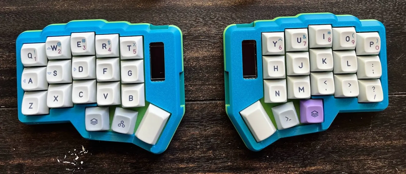 Vỏ bàn phím Corne High Profile với đế tích hợp