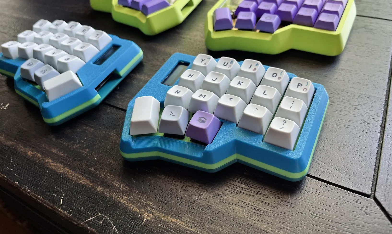 Vỏ bàn phím Corne High Profile với đế tích hợp